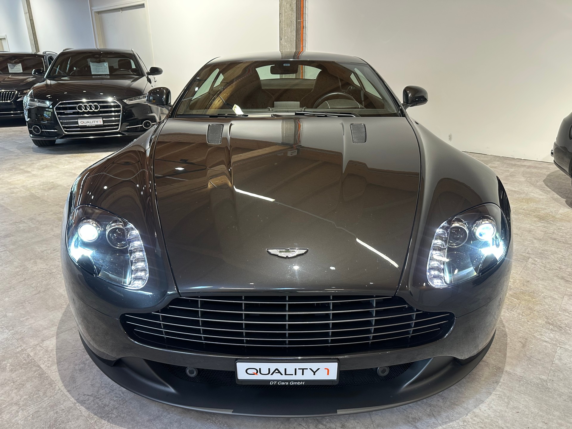 ASTON MARTIN V8 Vantage 4.7 Sportshift/In perfektem Zustand/Lückenlos bei AM gewartet-showroom-element-1
