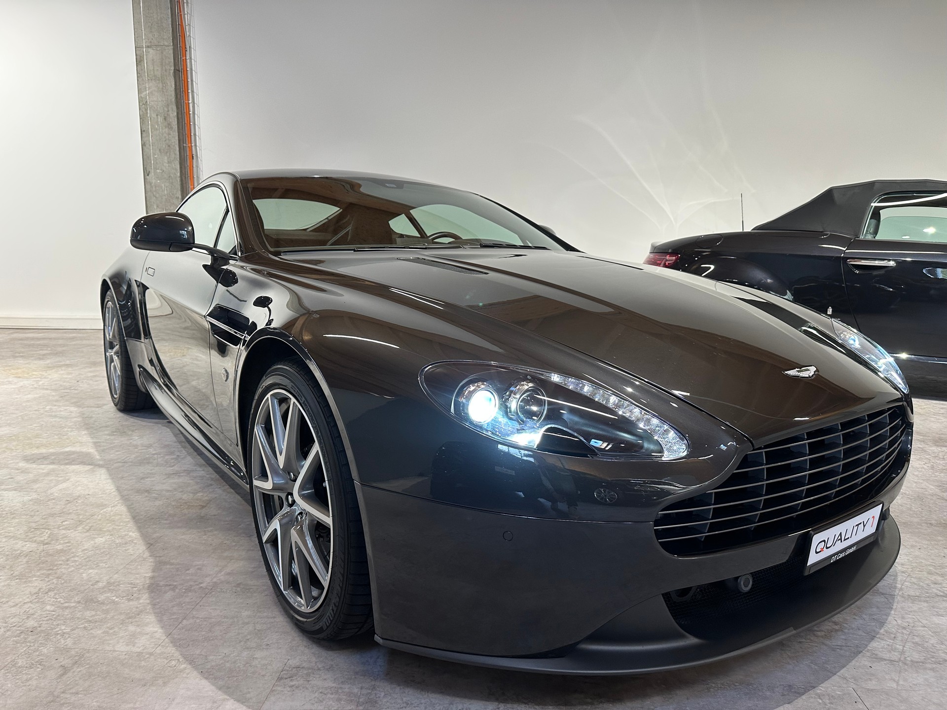 ASTON MARTIN V8 Vantage 4.7 Sportshift/In perfektem Zustand/Lückenlos bei AM gewartet-image-9