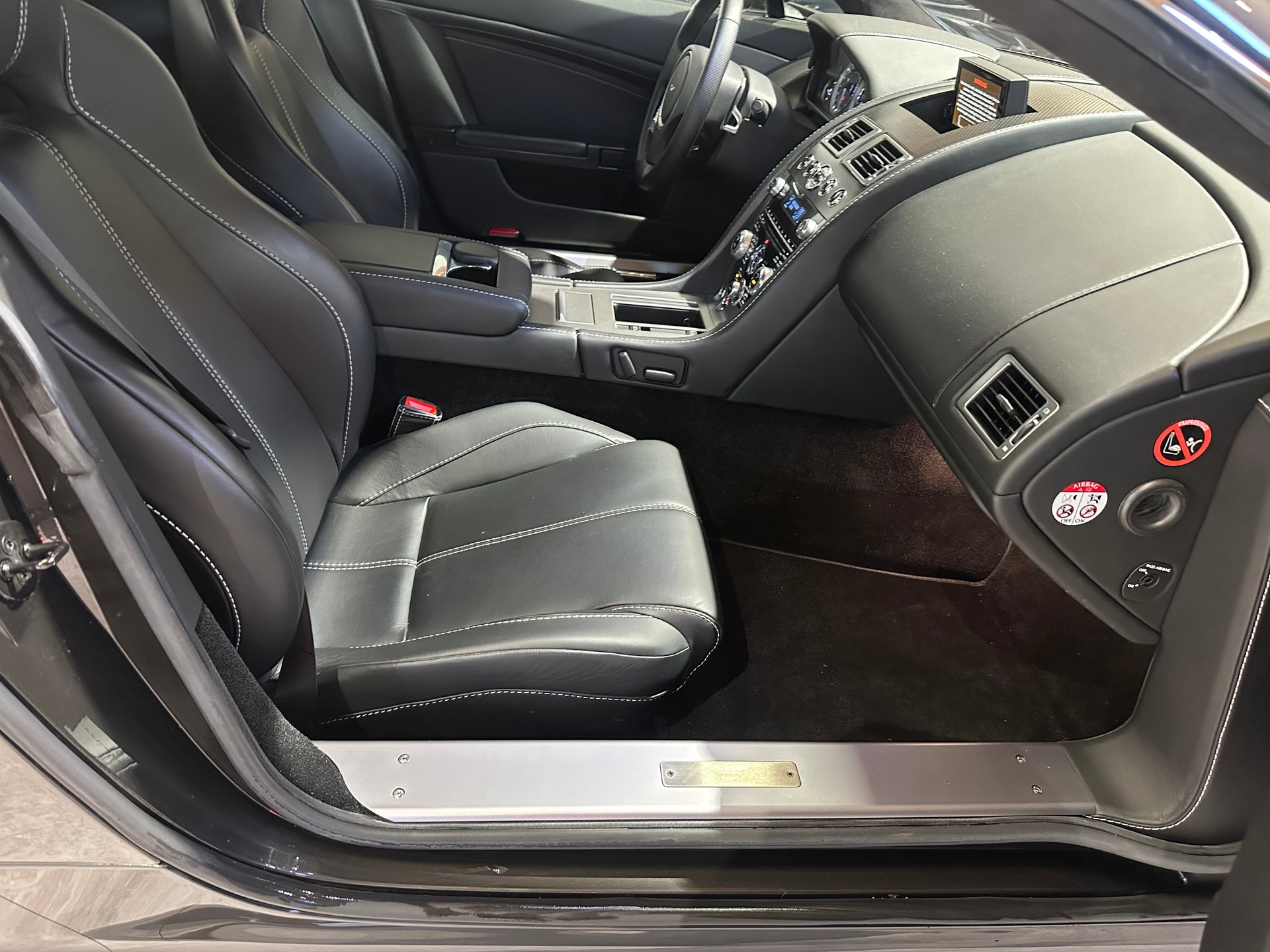 ASTON MARTIN V8 Vantage 4.7 Sportshift/In perfektem Zustand/Lückenlos bei AM gewartet-image-15