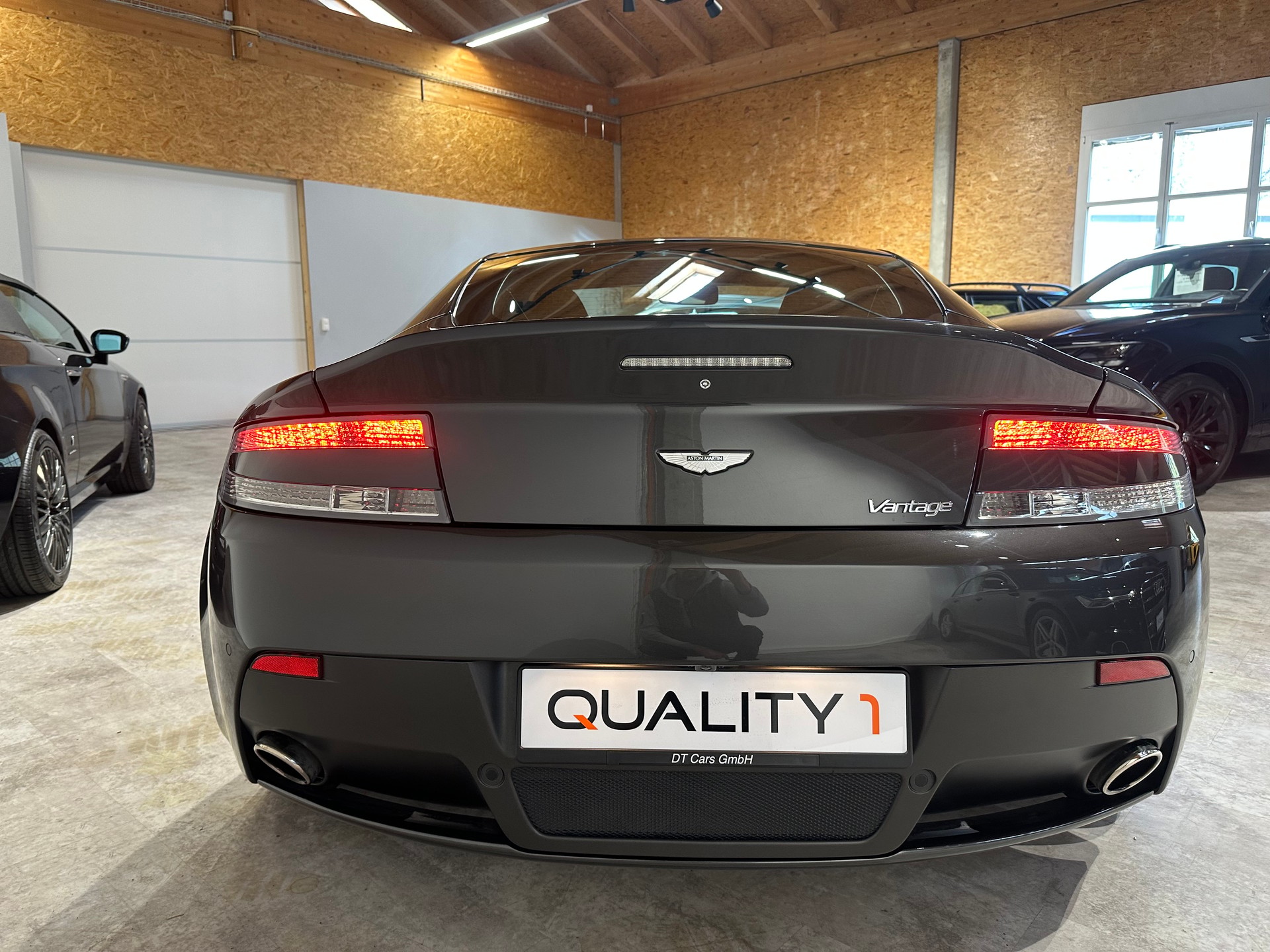 ASTON MARTIN V8 Vantage 4.7 Sportshift/In perfektem Zustand/Lückenlos bei AM gewartet-image-4