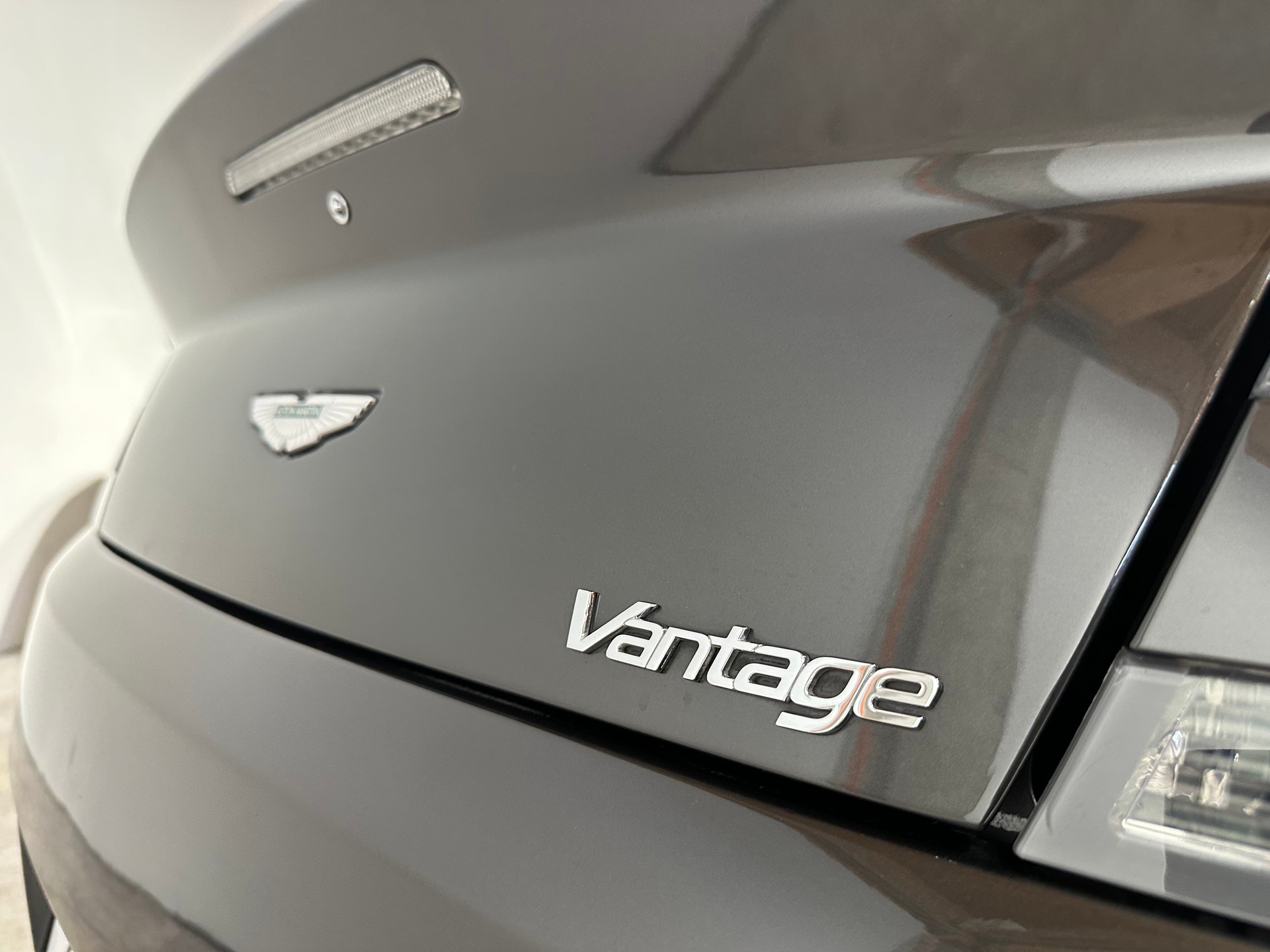 ASTON MARTIN V8 Vantage 4.7 Sportshift/In perfektem Zustand/Lückenlos bei AM gewartet-image-5