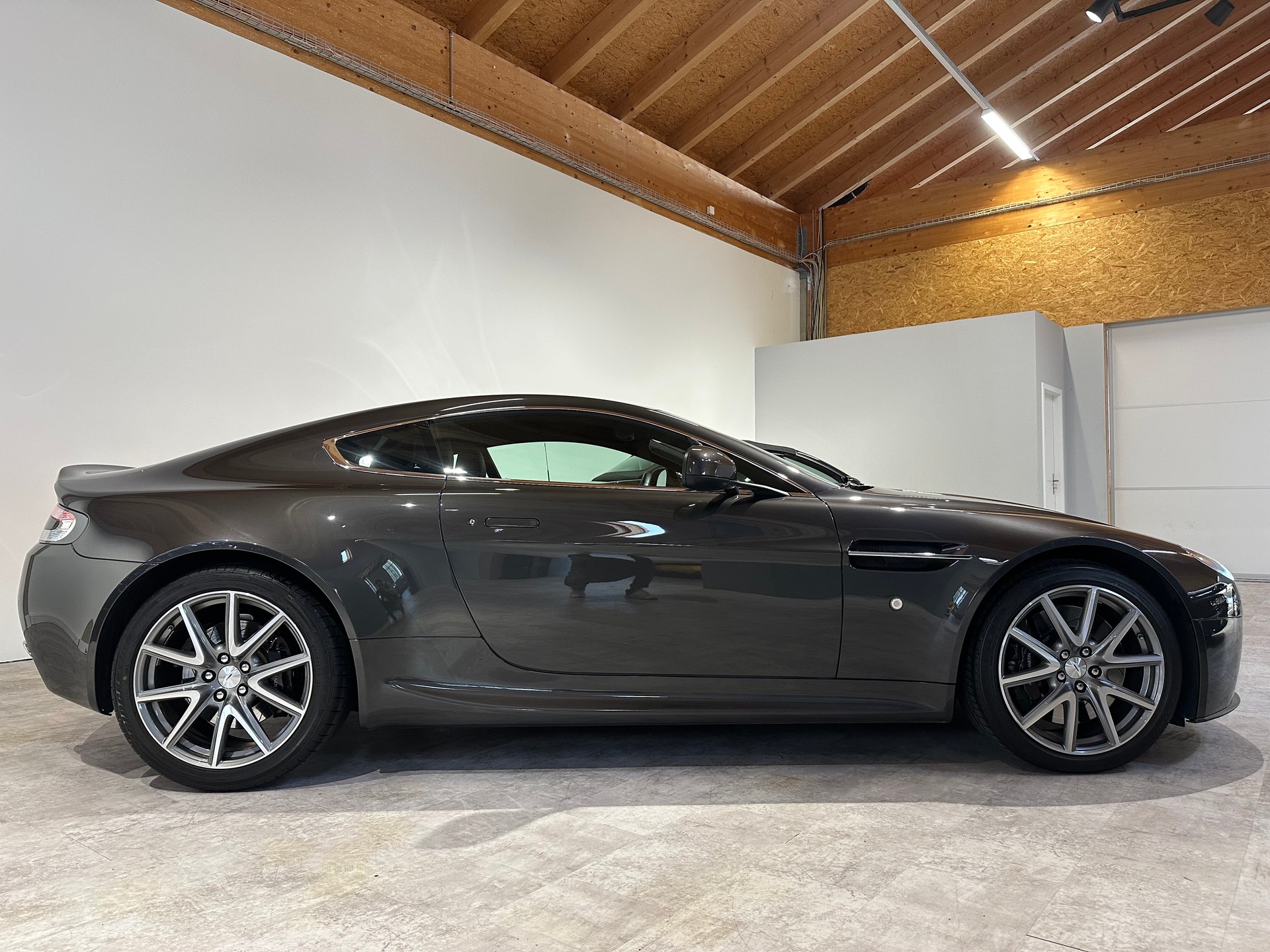 ASTON MARTIN V8 Vantage 4.7 Sportshift/In perfektem Zustand/Lückenlos bei AM gewartet-image-8