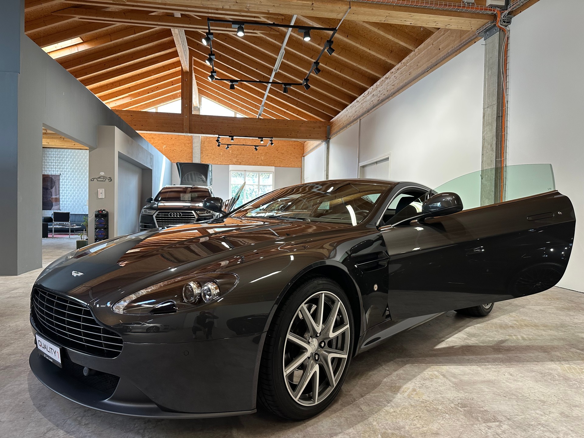 ASTON MARTIN V8 Vantage 4.7 Sportshift/In perfektem Zustand/Lückenlos bei AM gewartet-image-21