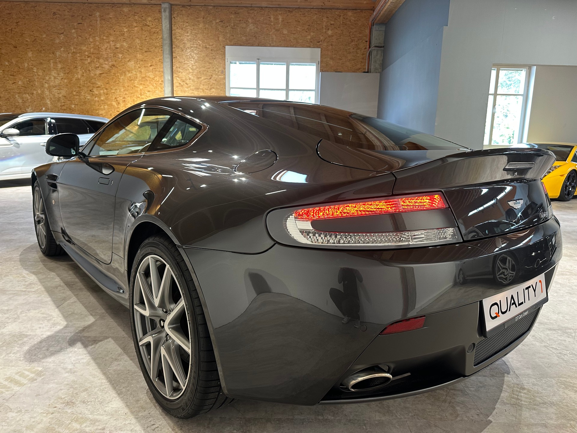 ASTON MARTIN V8 Vantage 4.7 Sportshift/In perfektem Zustand/Lückenlos bei AM gewartet-showroom-element-3
