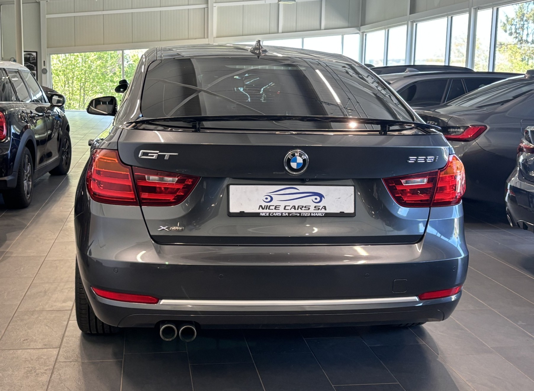 BMW 328i GT xDrive Modern Line Steptronic-image-11