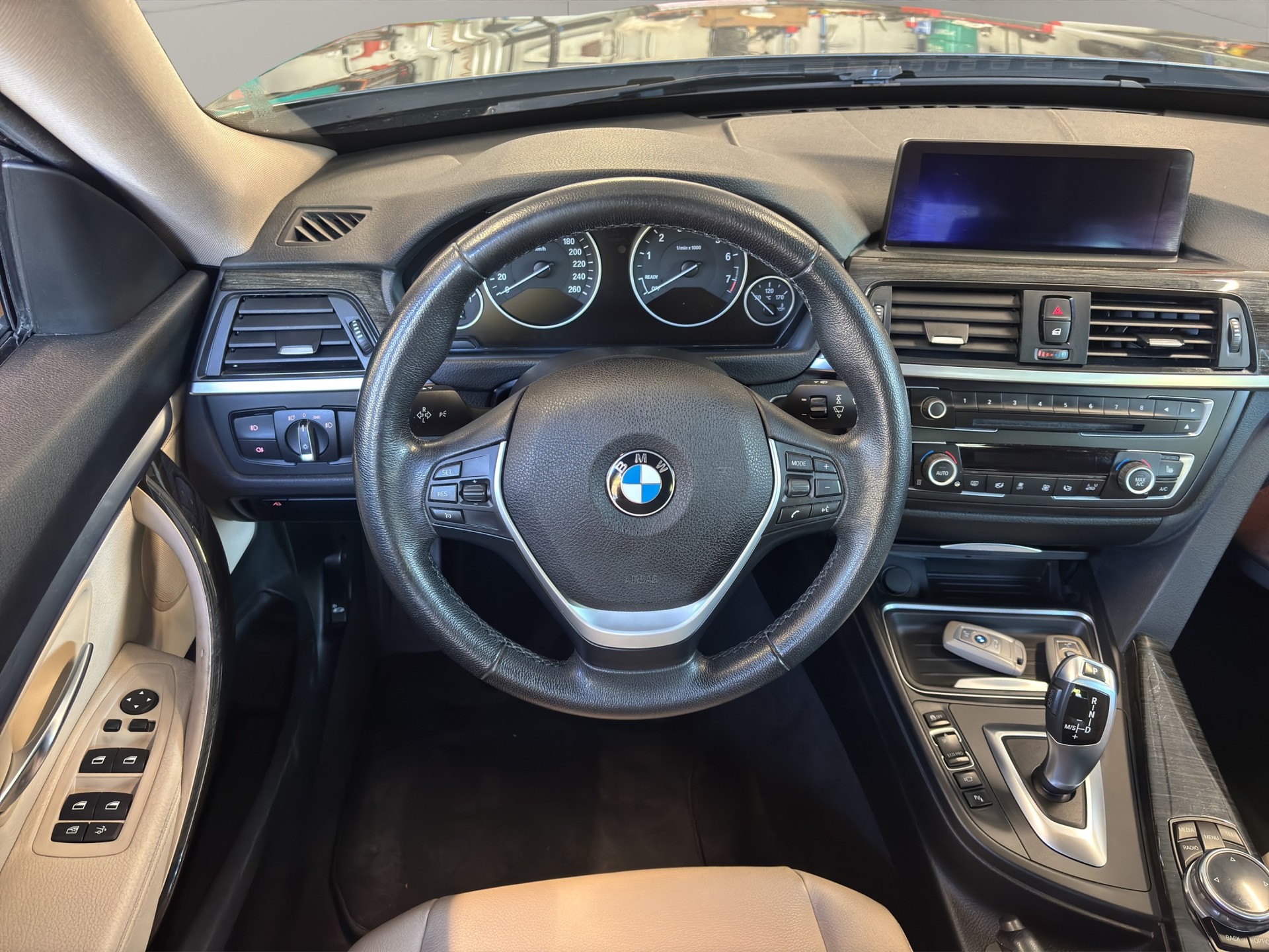 BMW 328i GT xDrive Modern Line Steptronic-image-16