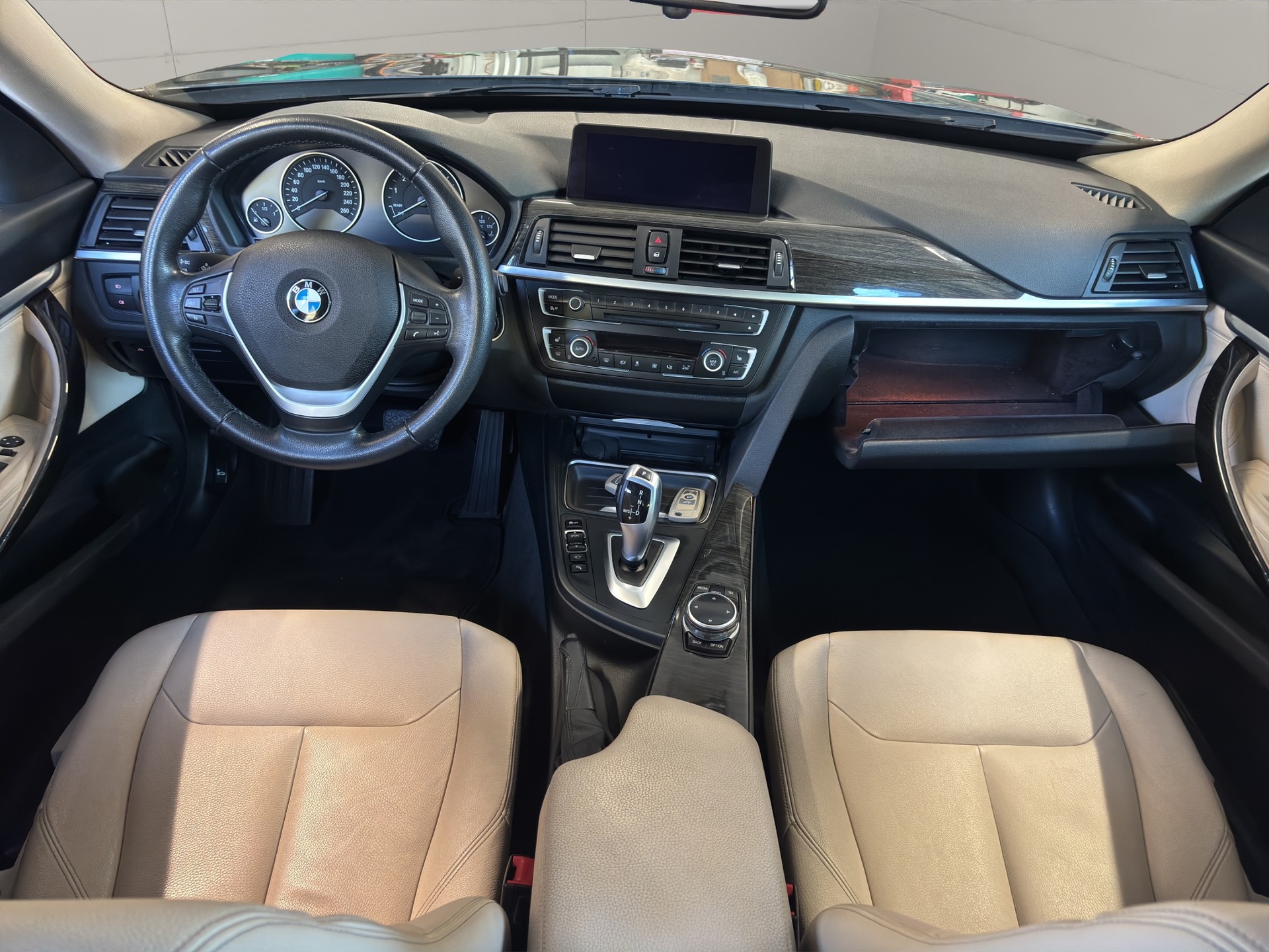 BMW 328i GT xDrive Modern Line Steptronic-image-18