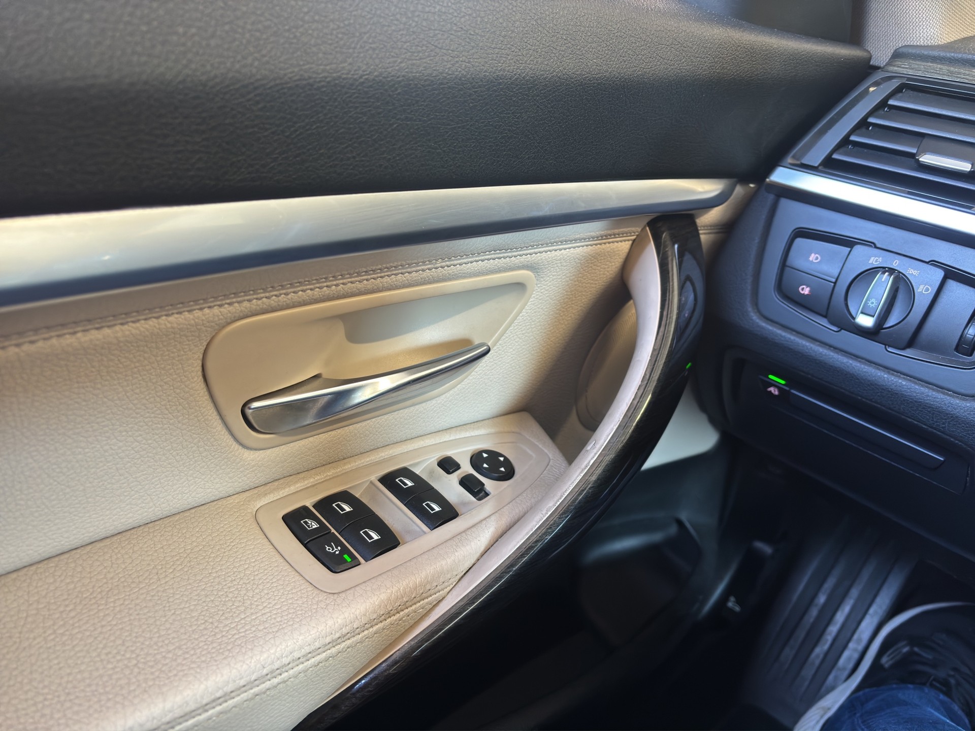 BMW 328i GT xDrive Modern Line Steptronic-image-22