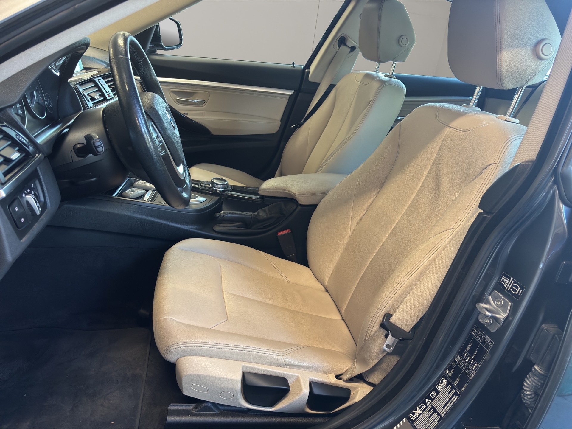 BMW 328i GT xDrive Modern Line Steptronic-image-21