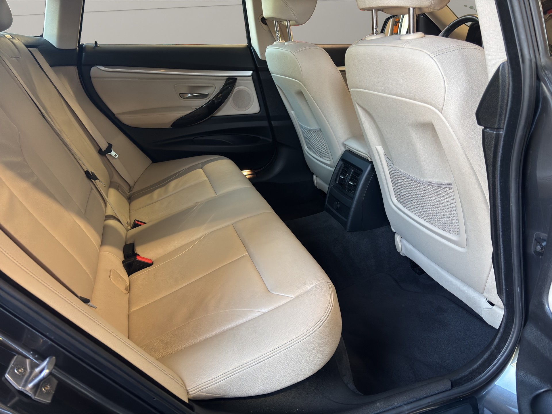 BMW 328i GT xDrive Modern Line Steptronic-image-23
