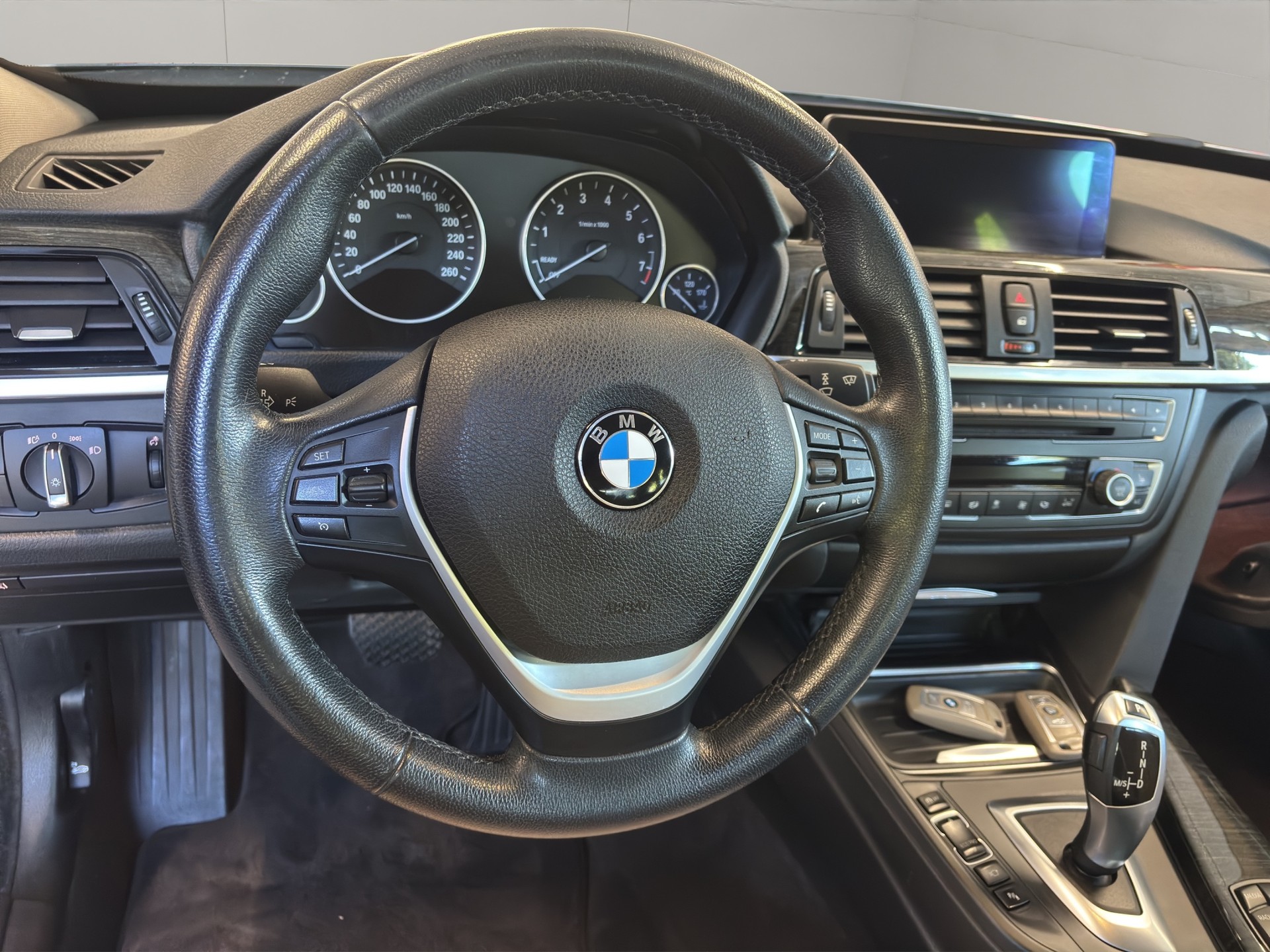 BMW 328i GT xDrive Modern Line Steptronic-image-15