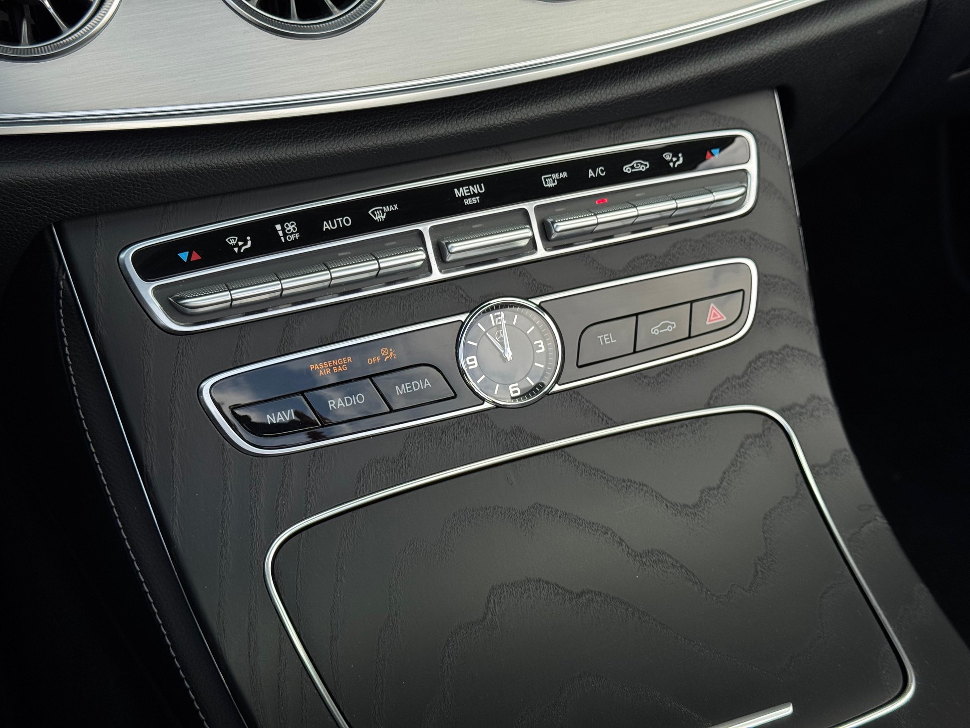 MERCEDES-BENZ E 450 Cabriolet AMG Line 4 Matic 9G-Tronic-image-15