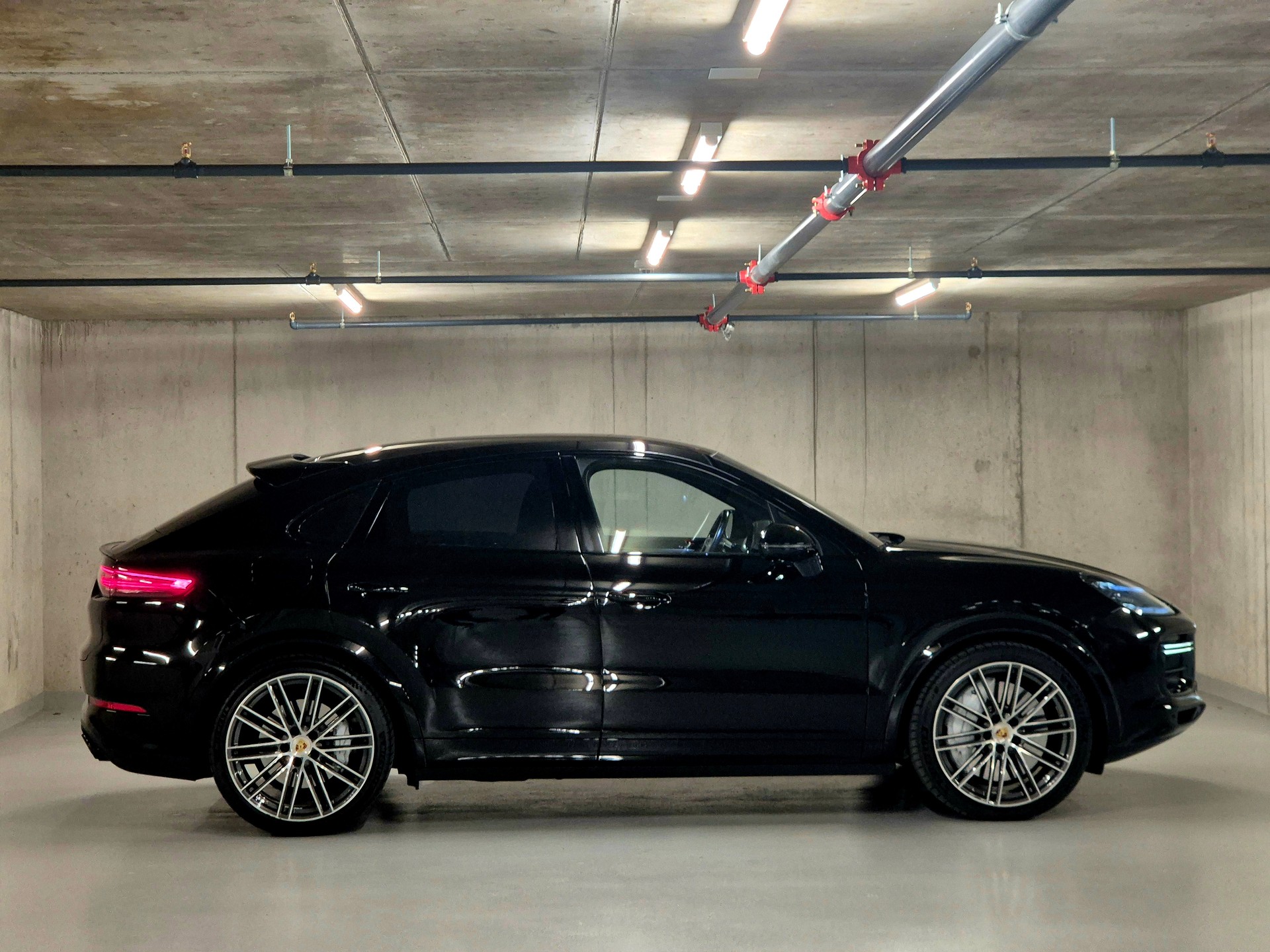 PORSCHE Cayenne Turbo Coupé-image-4