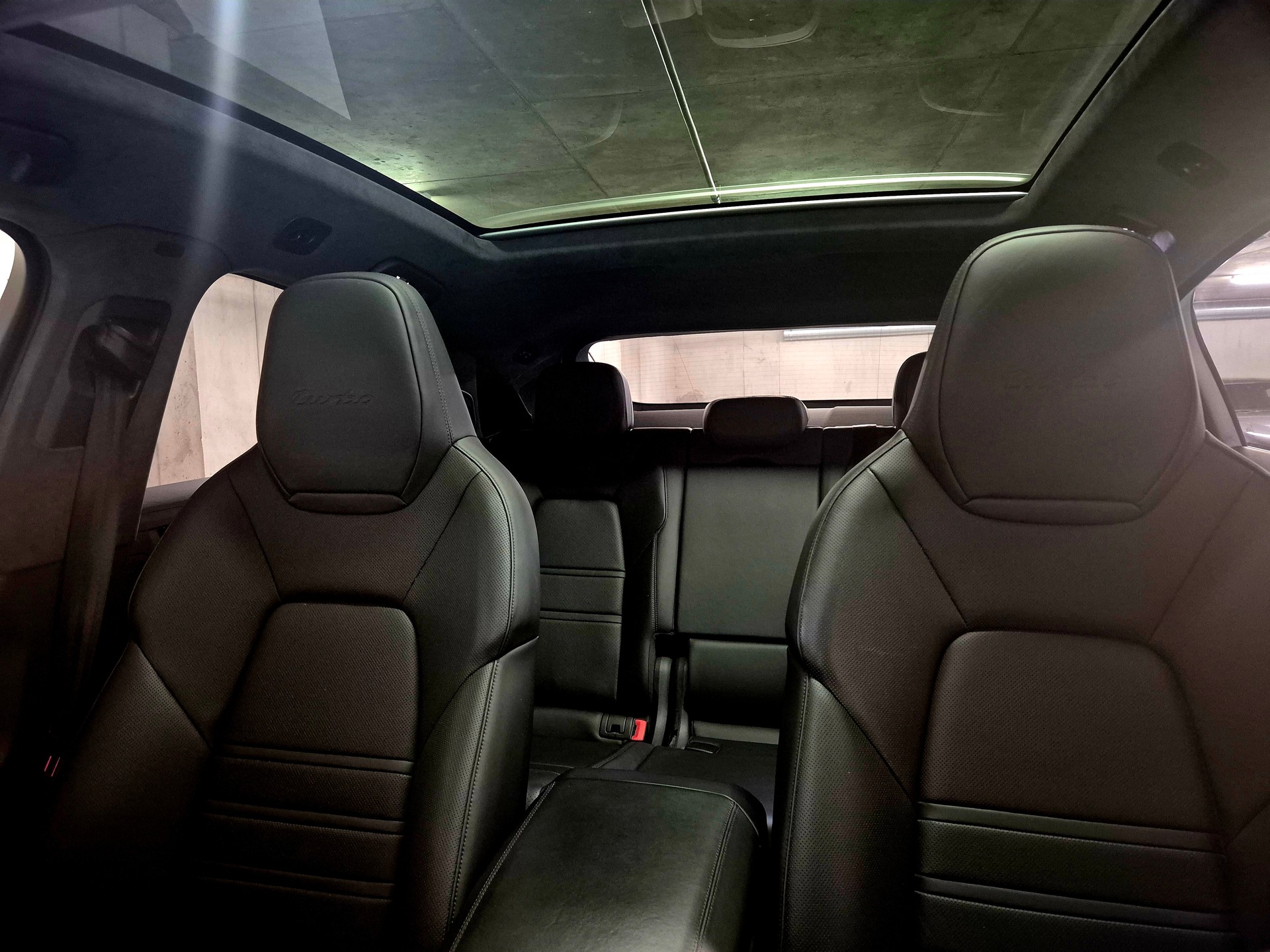 PORSCHE Cayenne Turbo Coupé-image-10