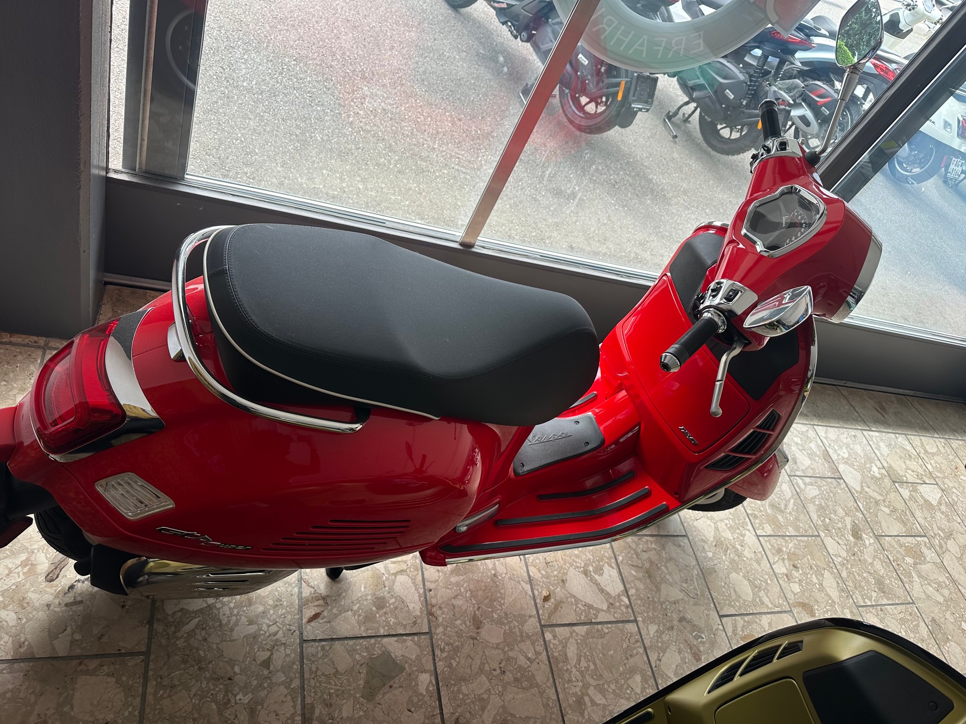 PIAGGIO Vespa GTS 125 Super RST Euro 5+-image-3