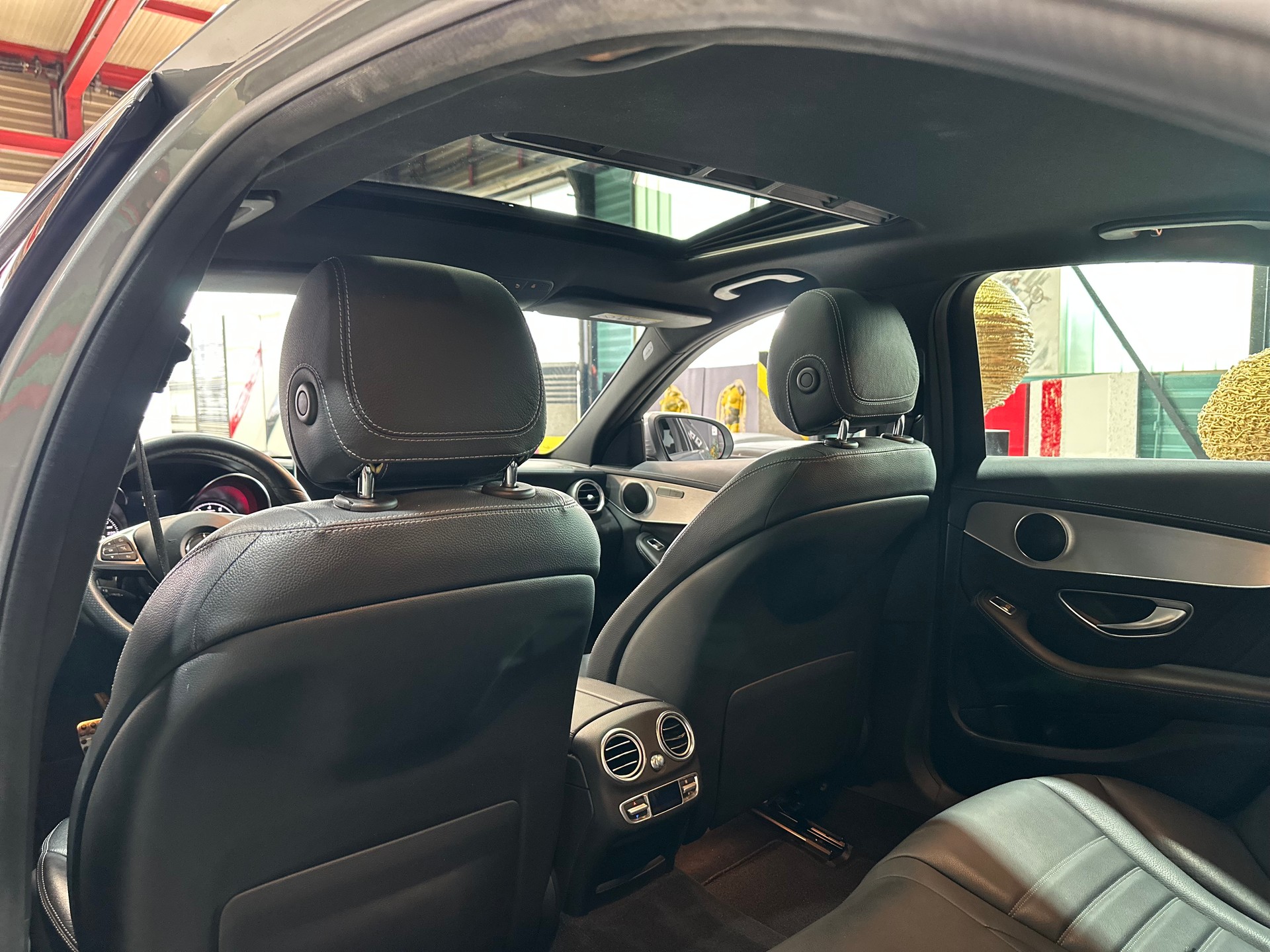 MERCEDES-BENZ C 200 Swiss Star Edition AMG Line 7G-Tronic-image-14