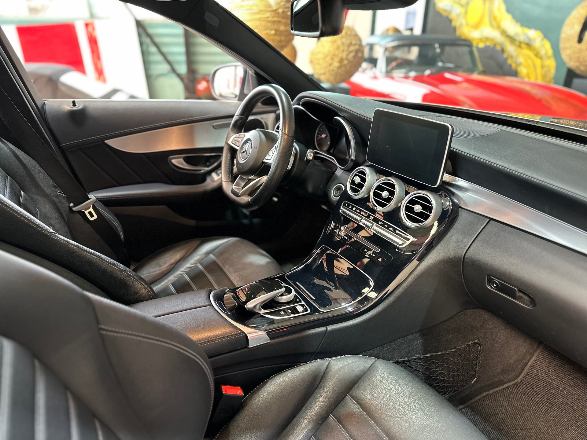 MERCEDES-BENZ C 200 Swiss Star Edition AMG Line 7G-Tronic-image-7
