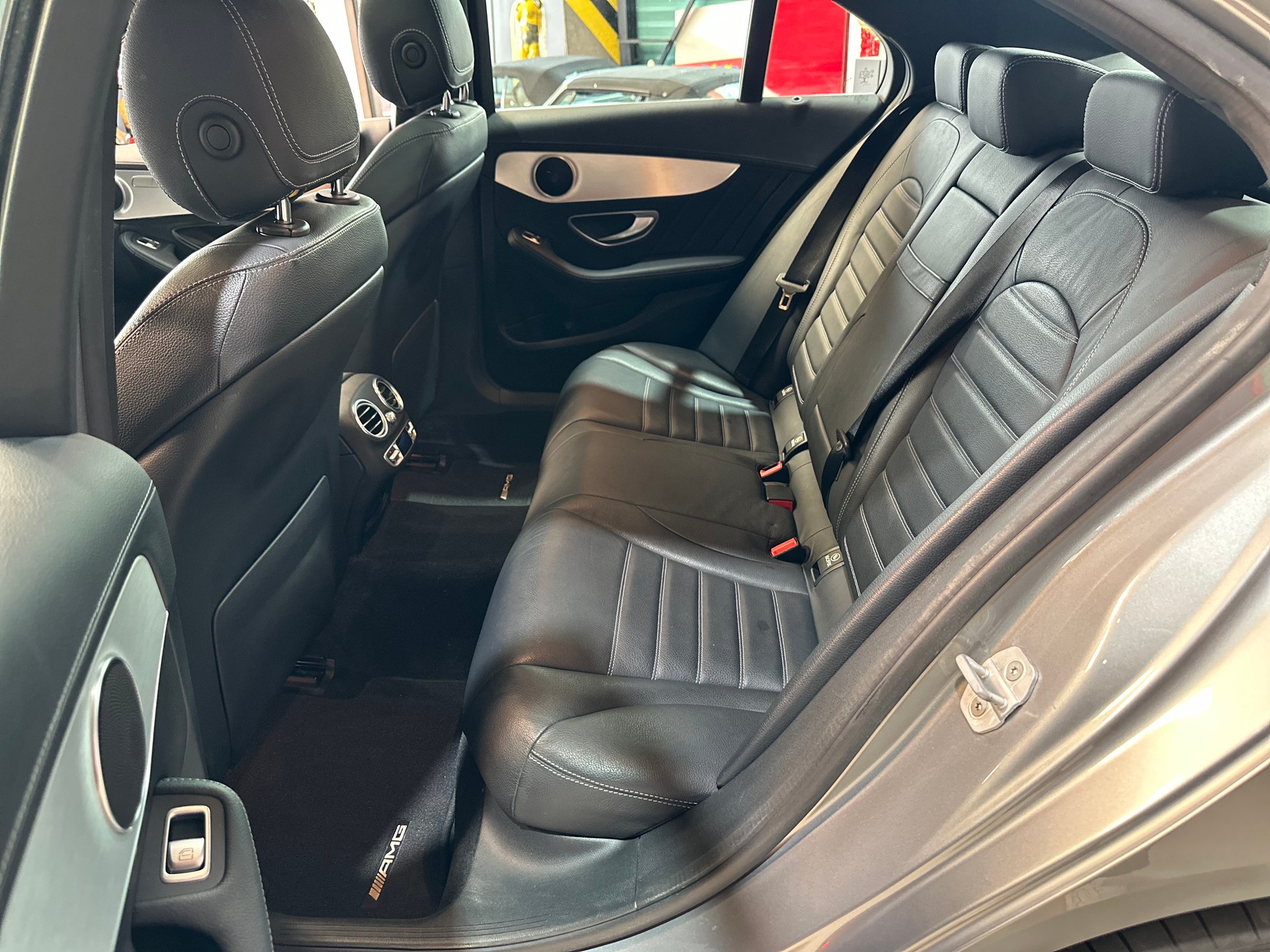 MERCEDES-BENZ C 200 Swiss Star Edition AMG Line 7G-Tronic-image-10