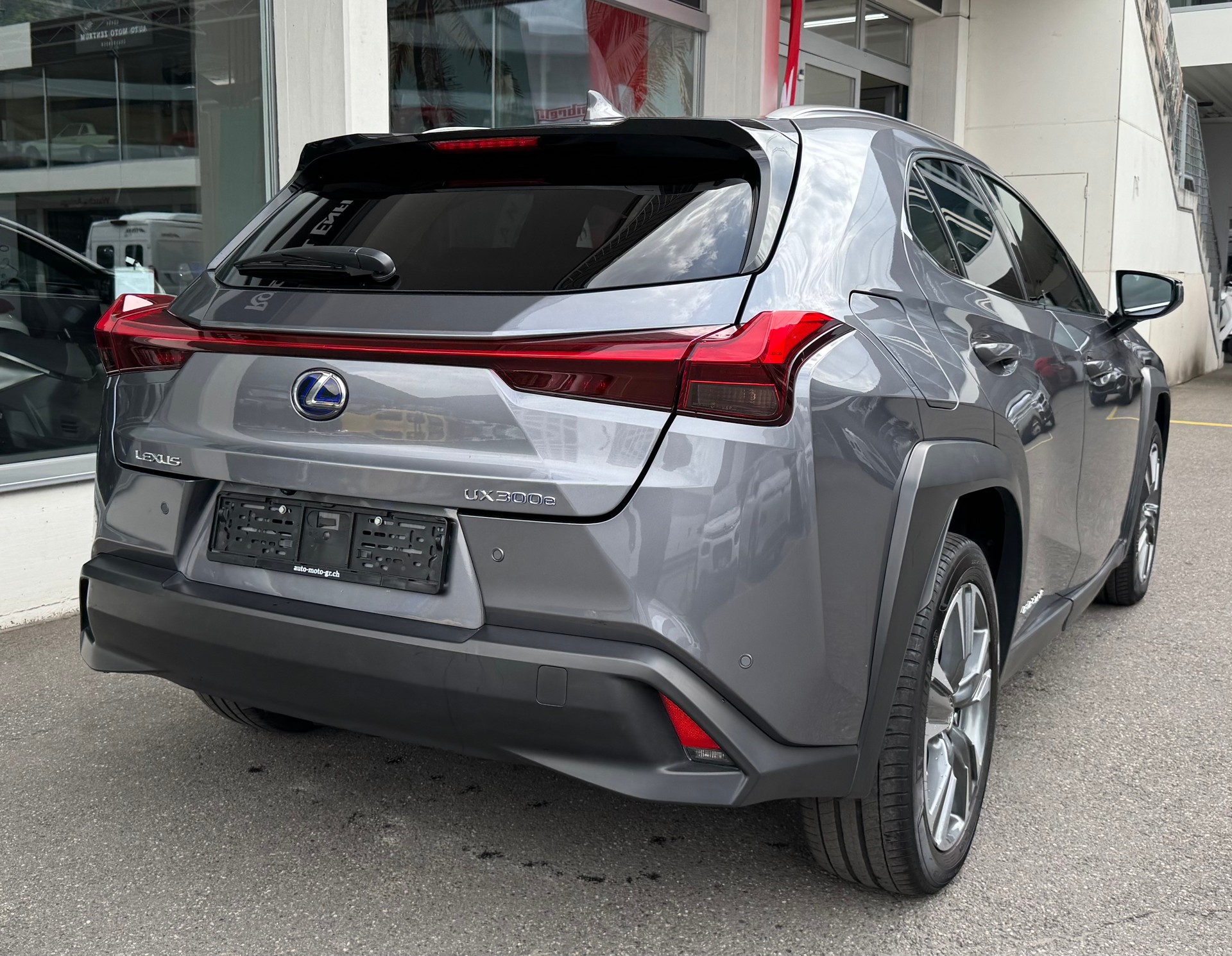 LEXUS UX 300e Comfort Automatic-image-4