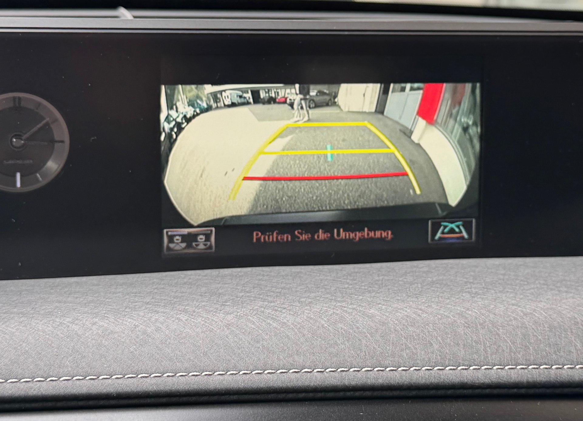 LEXUS UX 300e Comfort Automatic-image-14