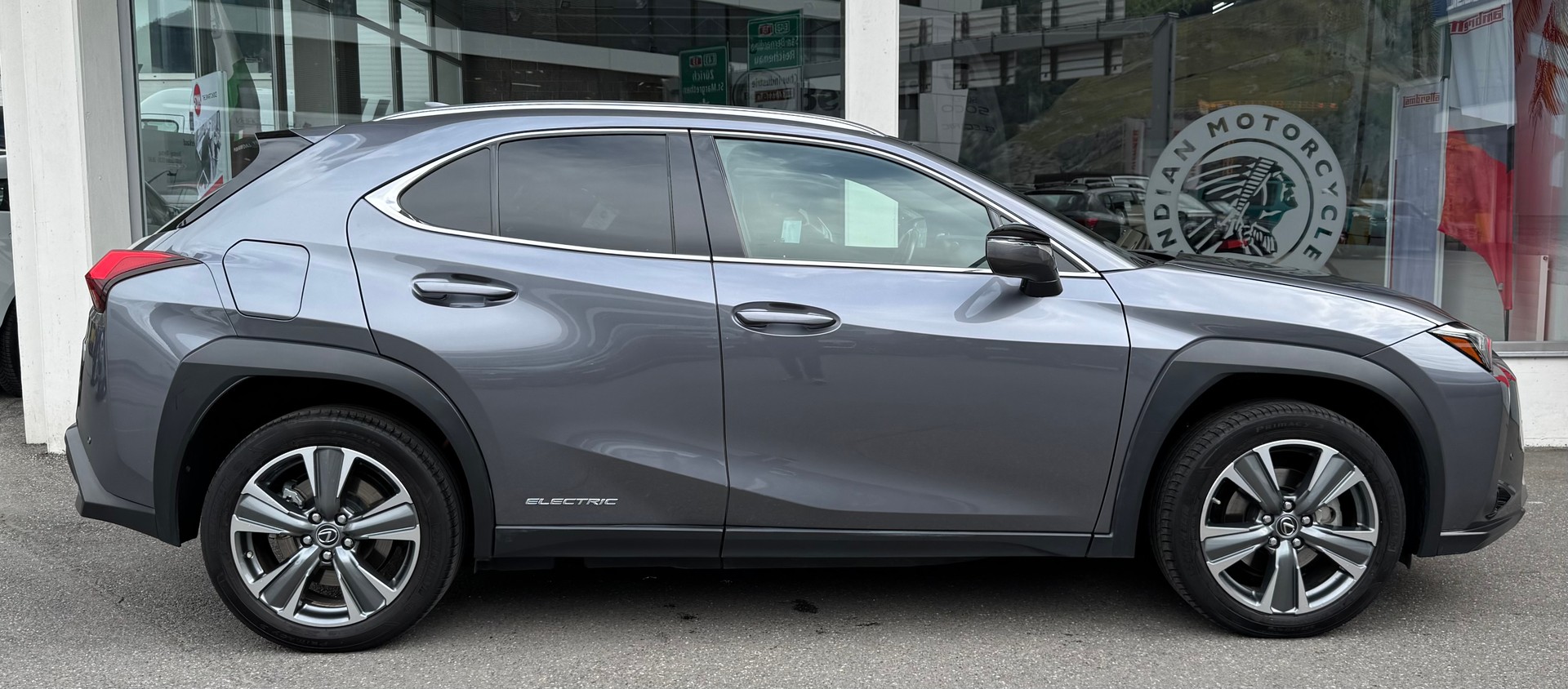 LEXUS UX 300e Comfort Automatic-showroom-element-1