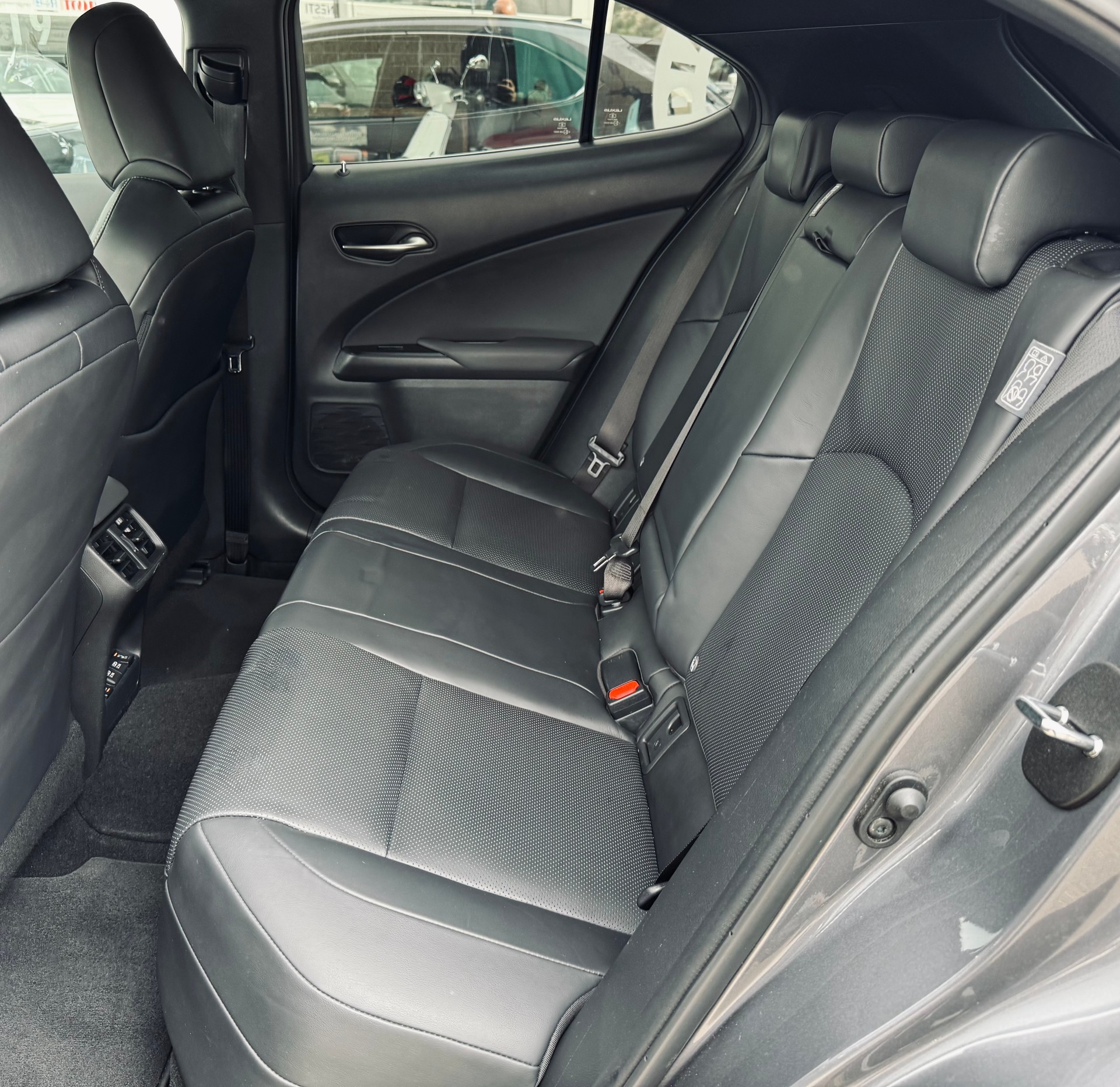LEXUS UX 300e Comfort Automatic-image-8