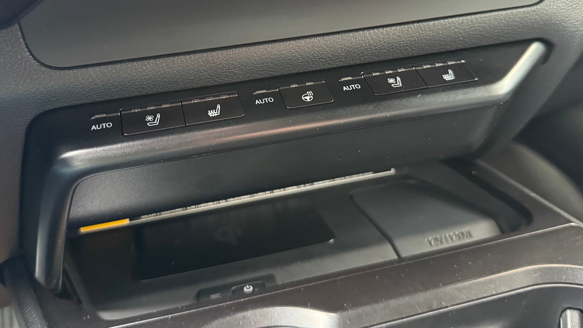 LEXUS UX 300e Comfort Automatic-image-16