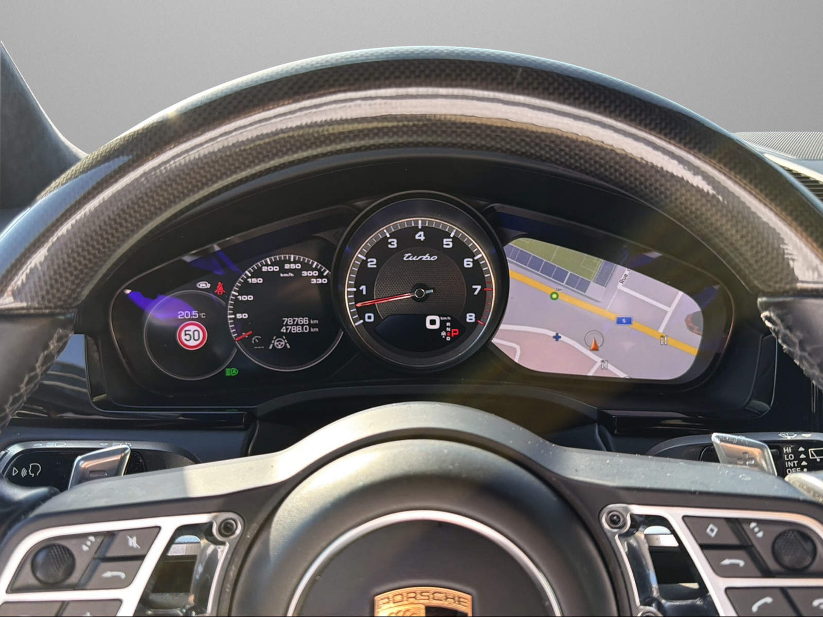 PORSCHE Cayenne Turbo-image-13