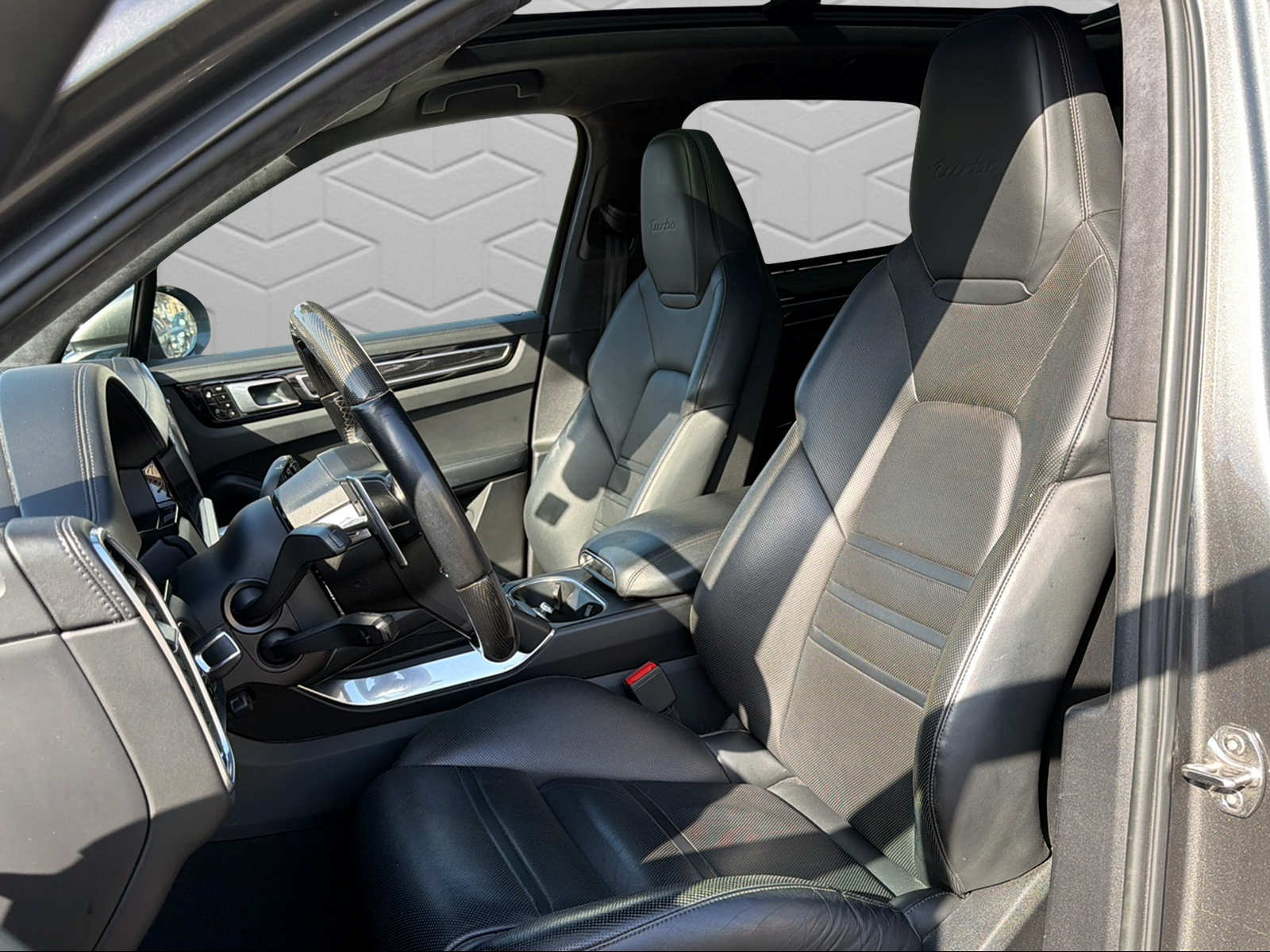 PORSCHE Cayenne Turbo-image-10