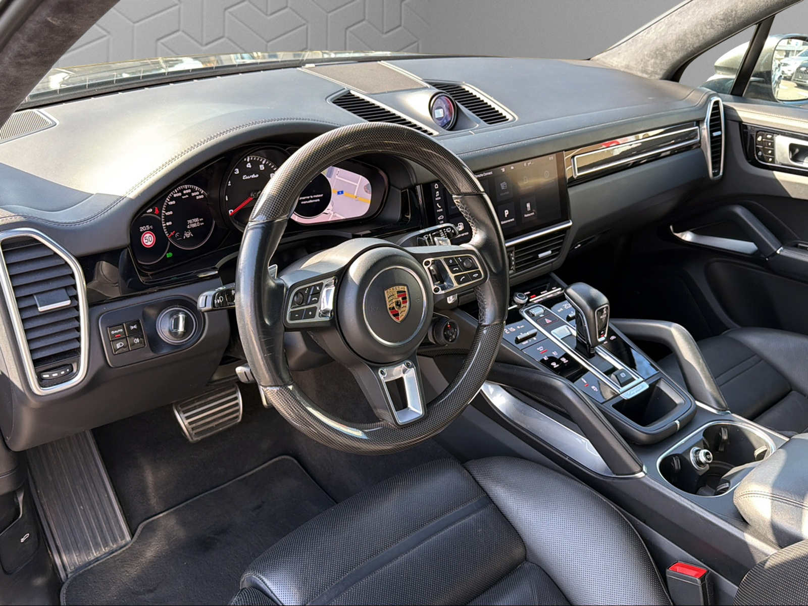 PORSCHE Cayenne Turbo-image-11