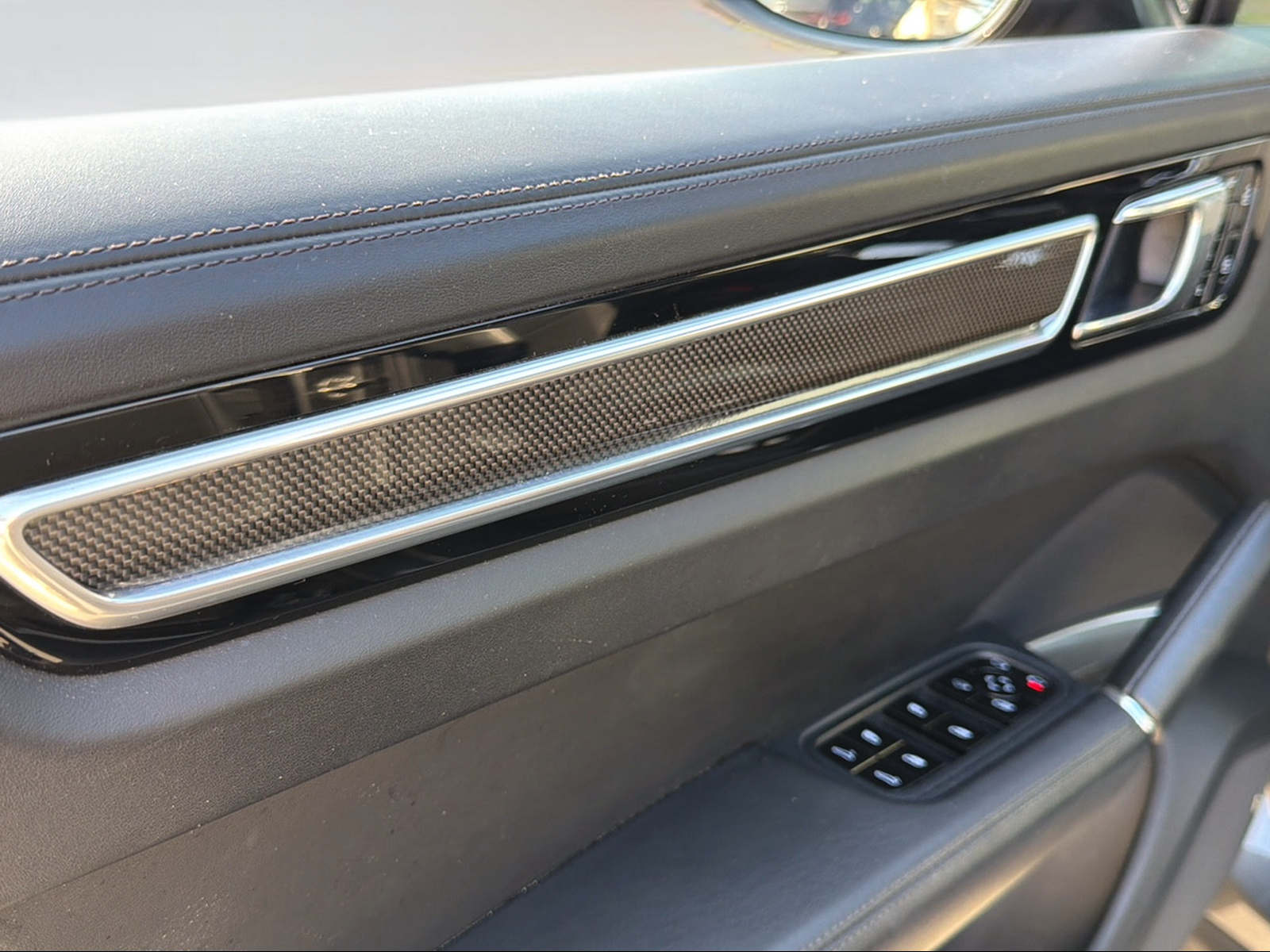 PORSCHE Cayenne Turbo-image-19
