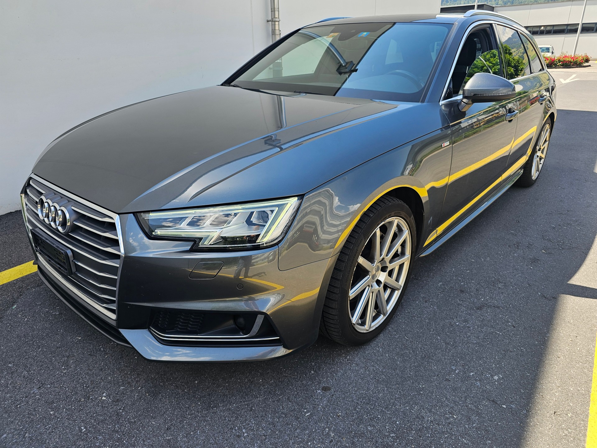 AUDI A4 Avant 3.0 TDI Design quattro S-tronic-image-2