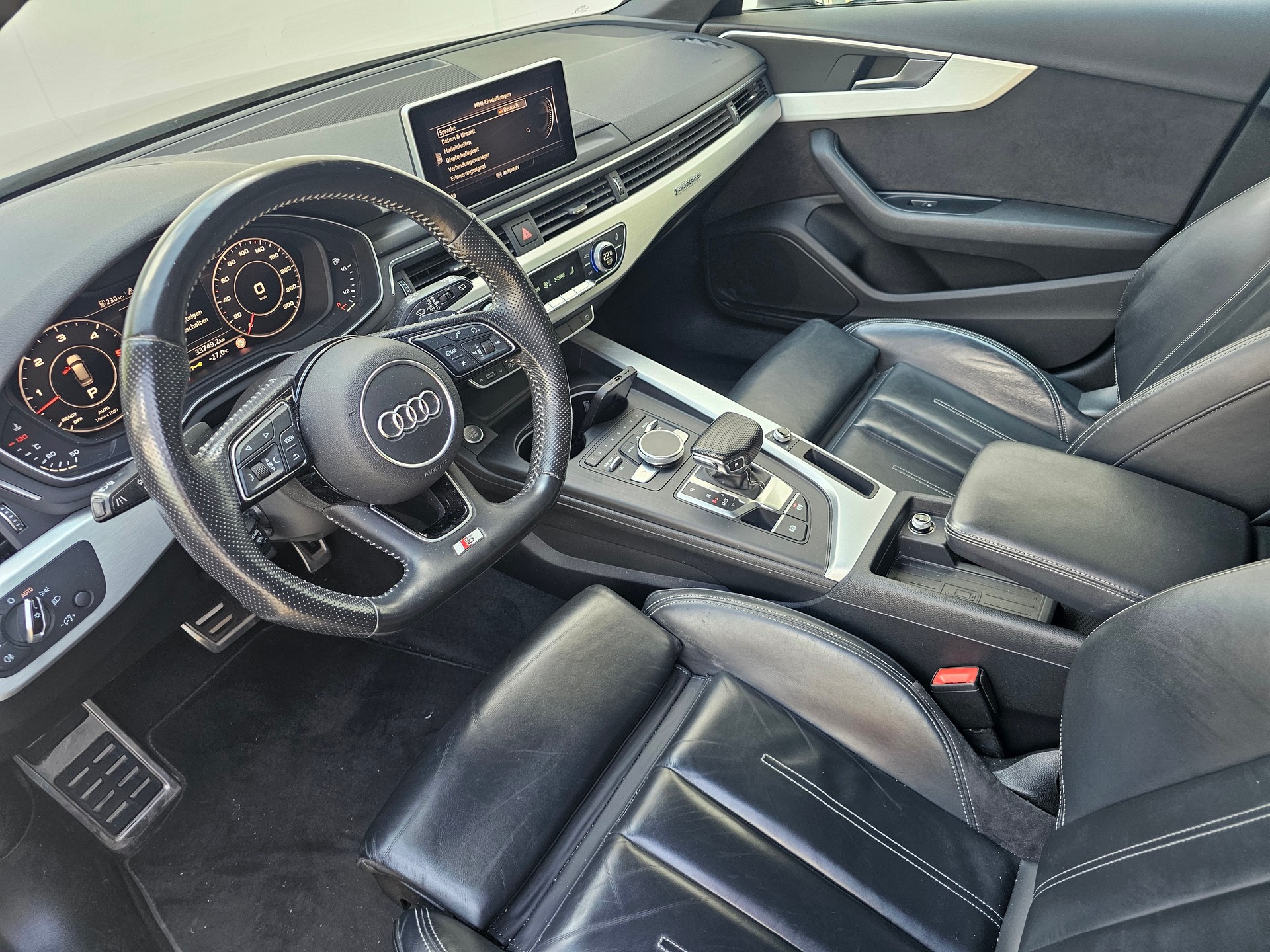 AUDI A4 Avant 3.0 TDI Design quattro S-tronic-image-3