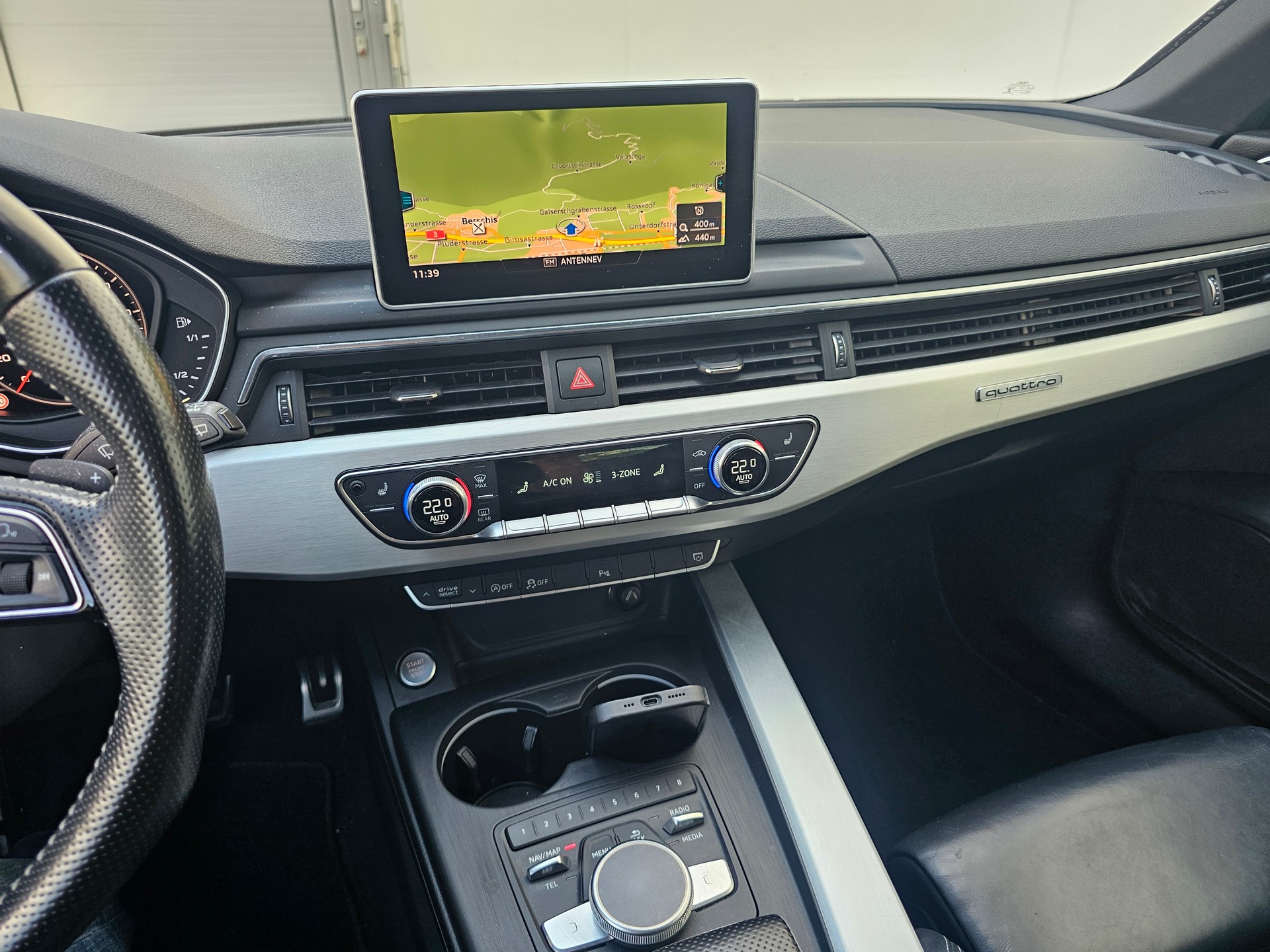AUDI A4 Avant 3.0 TDI Design quattro S-tronic-image-1
