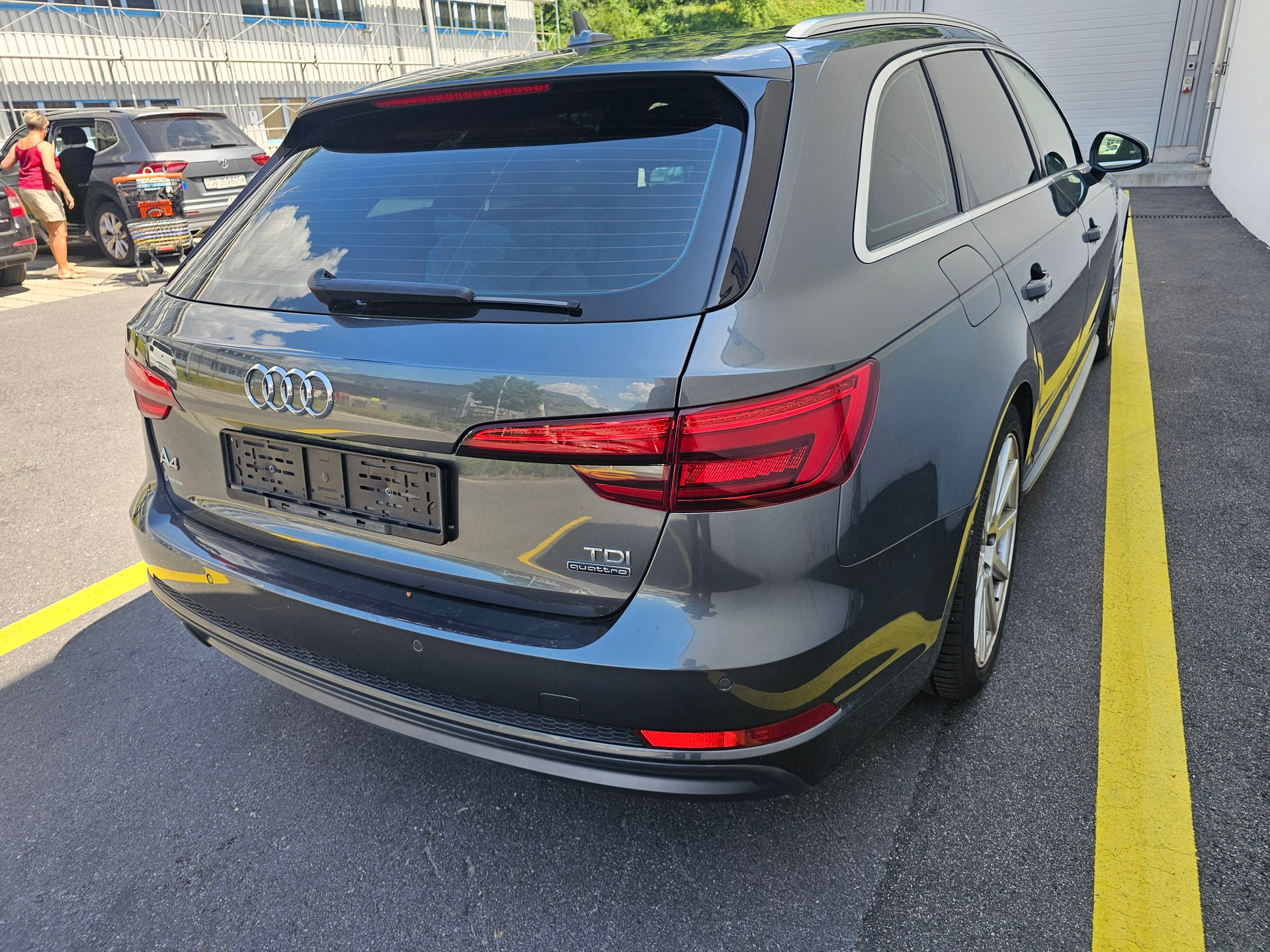 AUDI A4 Avant 3.0 TDI Design quattro S-tronic-image-7