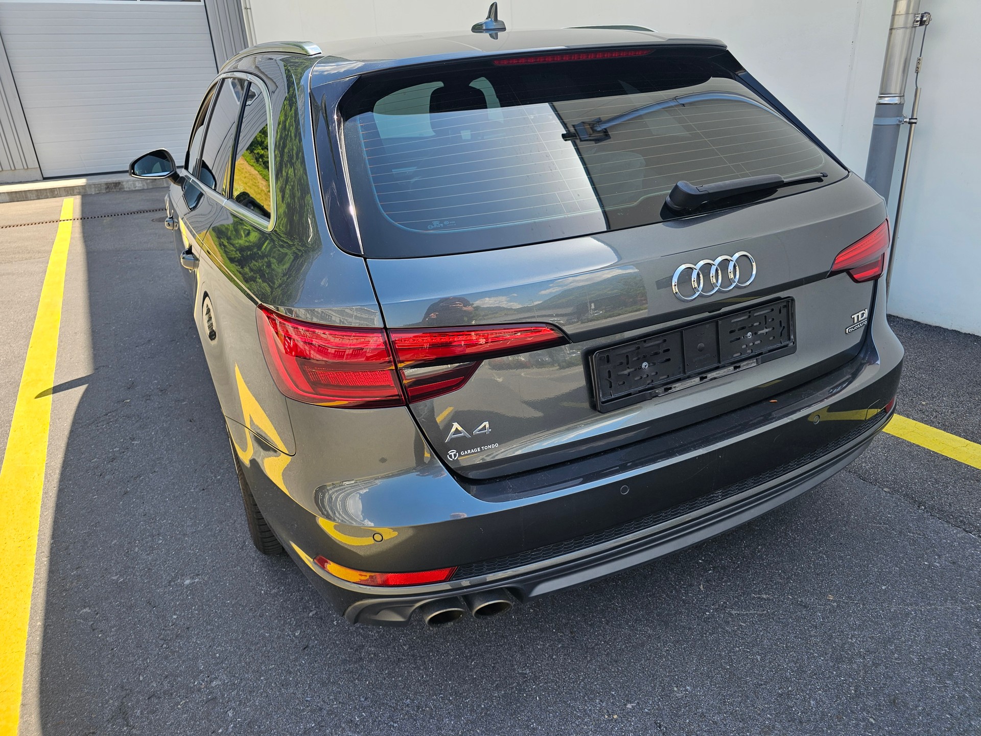 AUDI A4 Avant 3.0 TDI Design quattro S-tronic-image-6