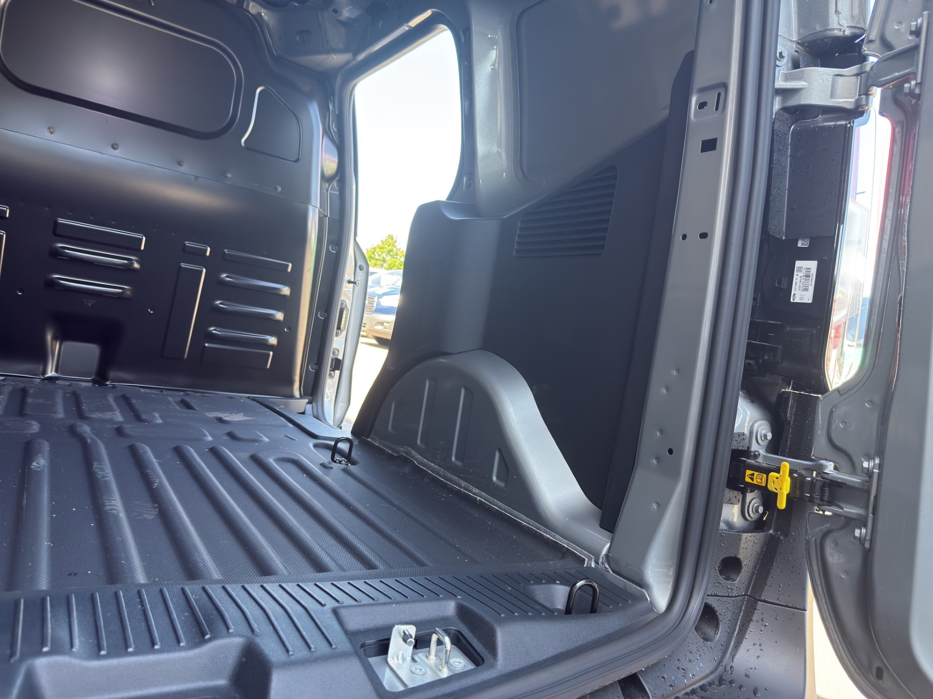 FORD Transit Courier Van 1.0 EcoBoost Trend-image-11