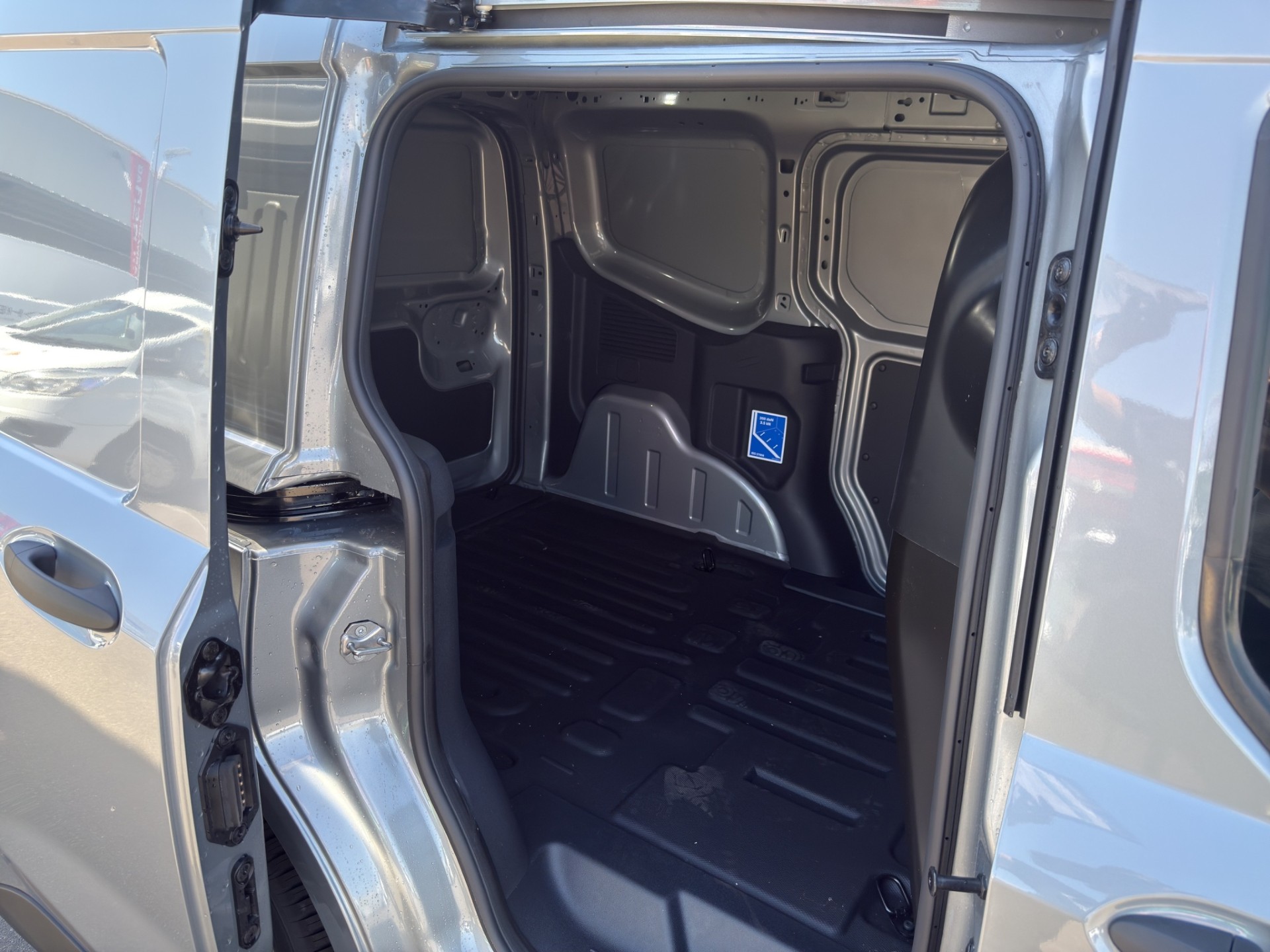FORD Transit Courier Van 1.0 EcoBoost Trend-image-12