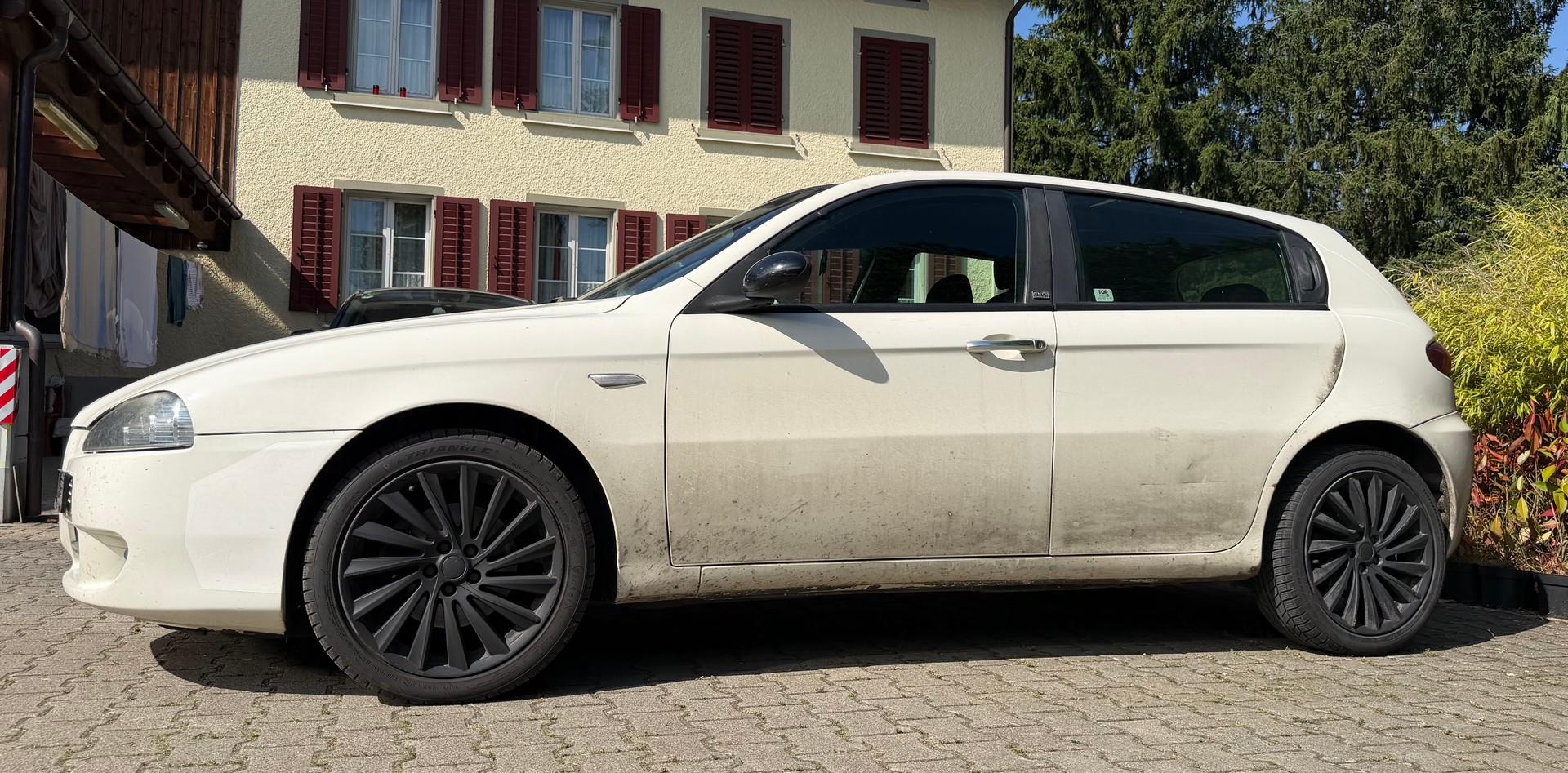ALFA ROMEO 147 1.9 16V JTD Progression-image-2