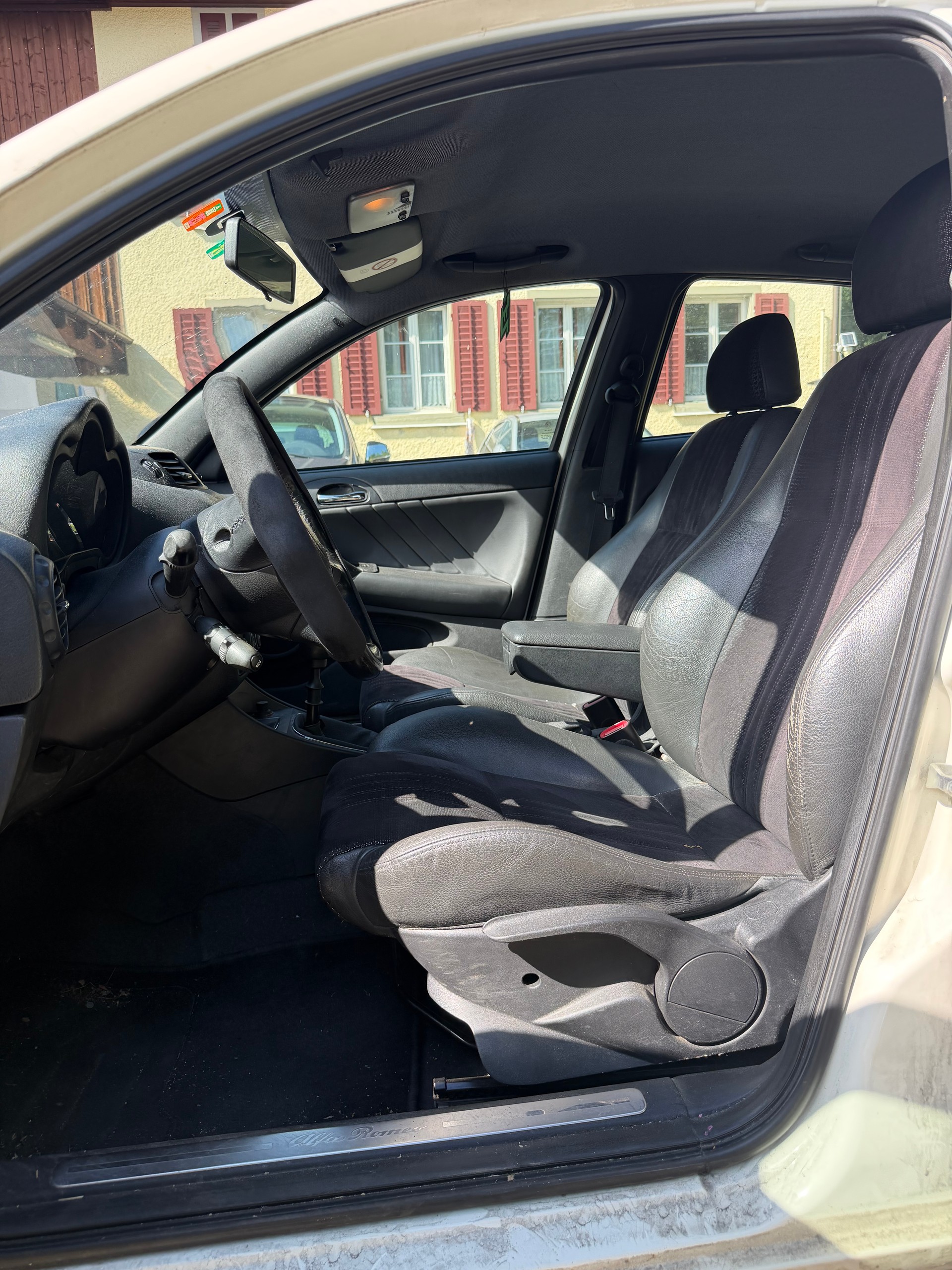 ALFA ROMEO 147 1.9 16V JTD Progression-image-5