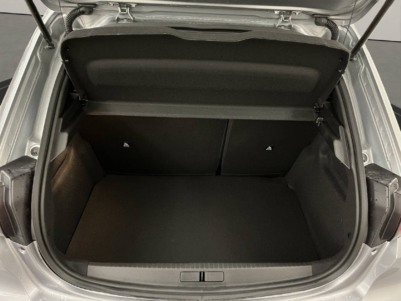PEUGEOT 208 1.2 Hybrid 145 GT-image-13