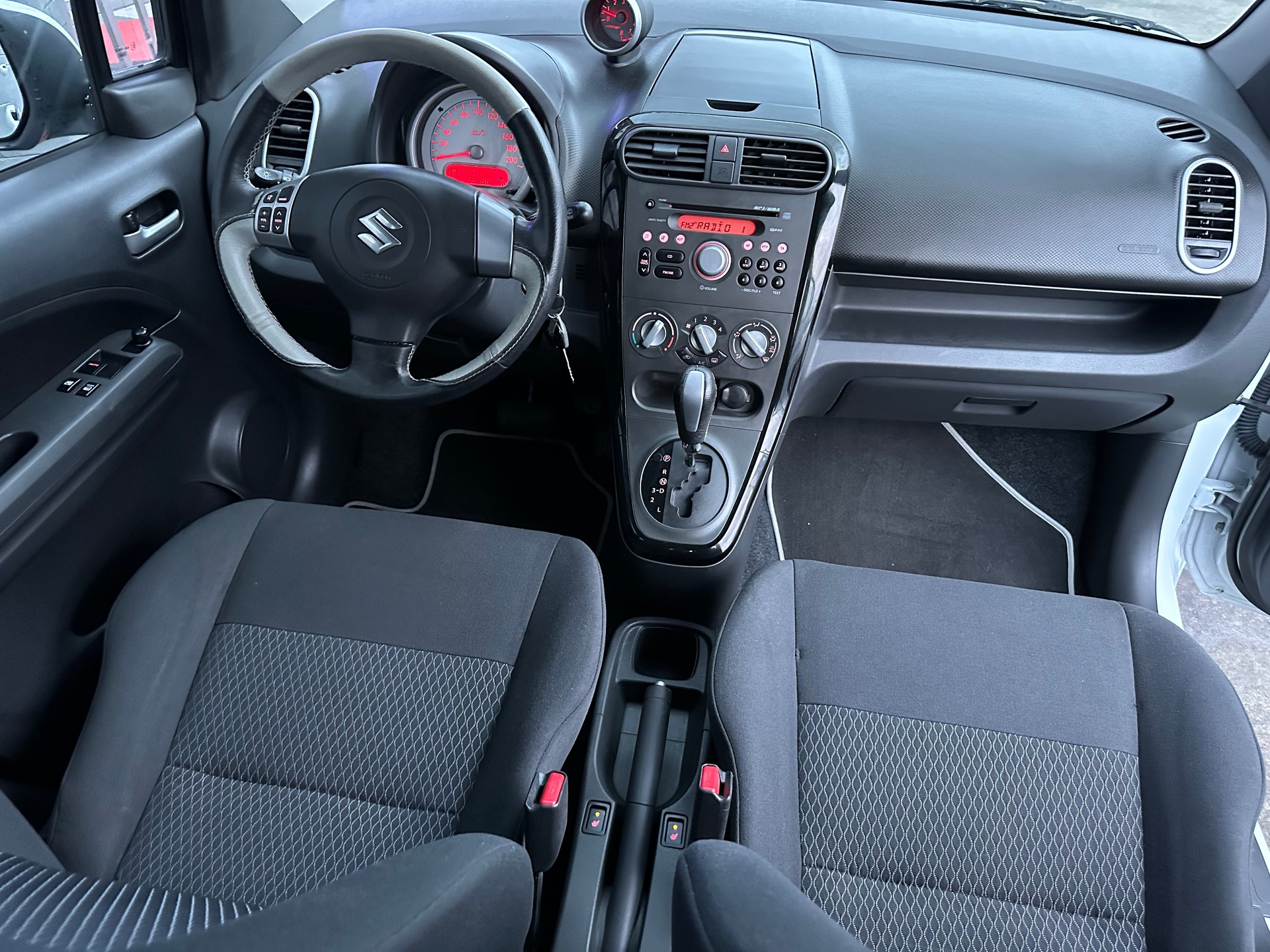 SUZUKI Splash 1.2i 16V GL Sergio Cellano Automatic-image-11