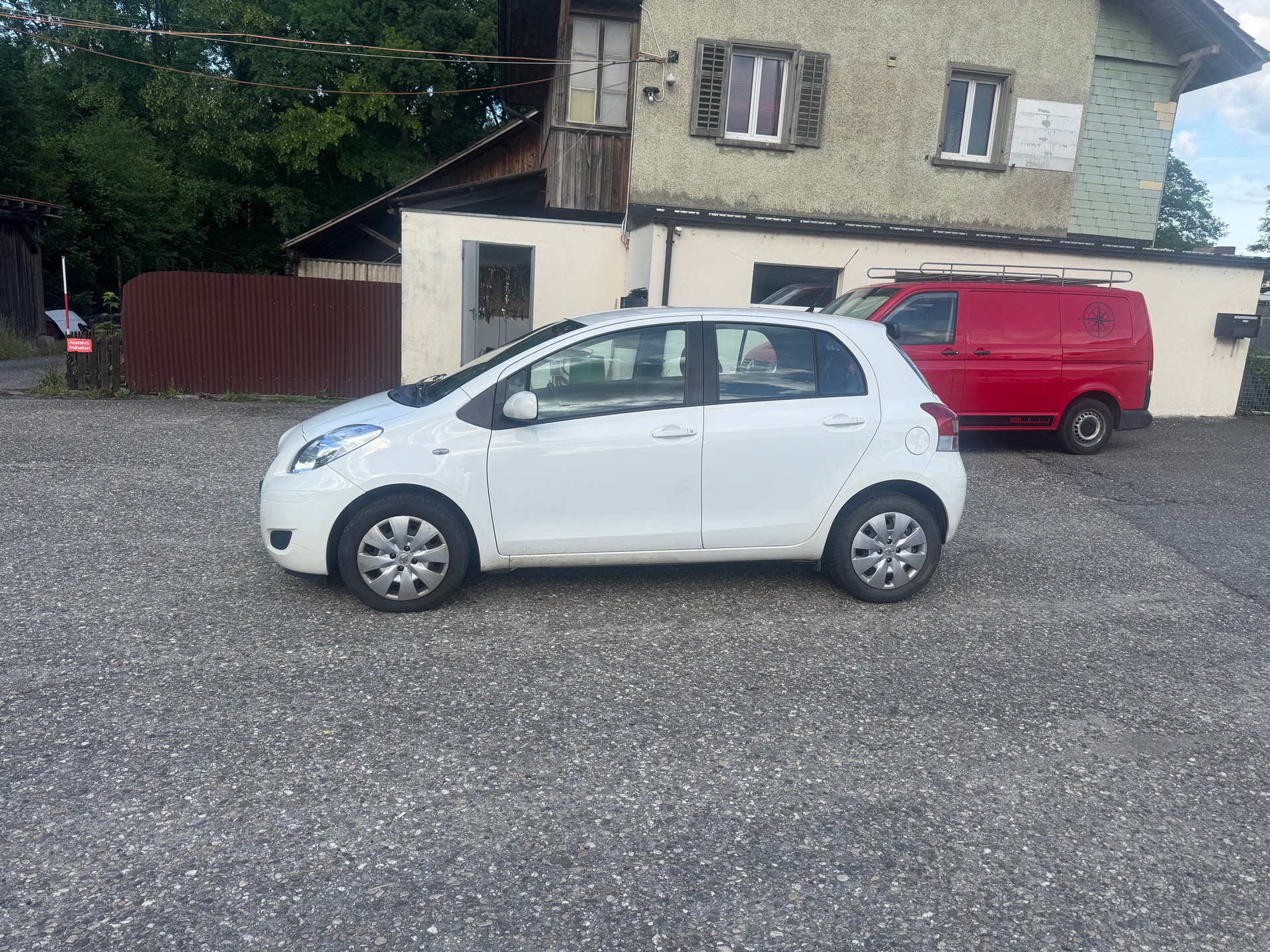 TOYOTA Yaris 1.33 Linea Sol-image-3
