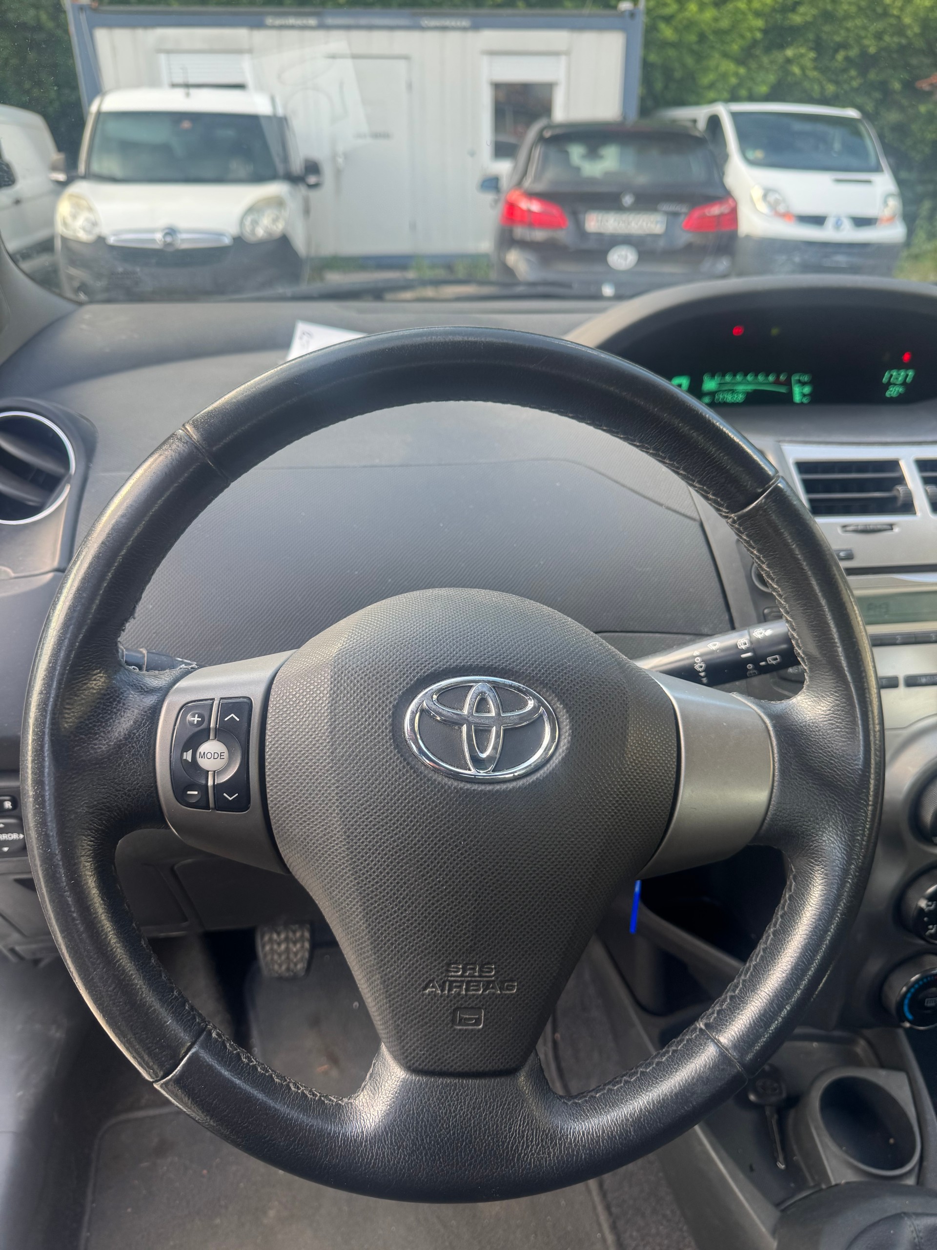 TOYOTA Yaris 1.33 Linea Sol-image-8