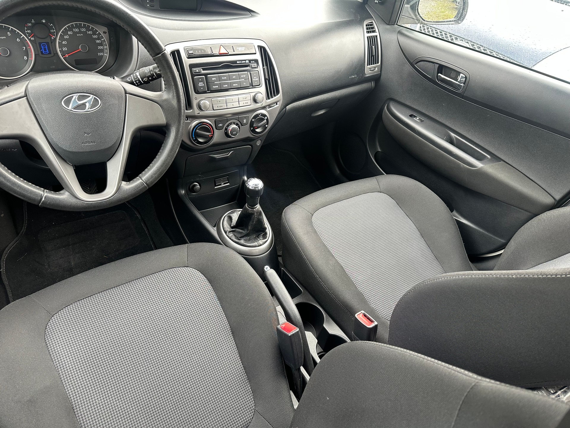 HYUNDAI i20 1.2 Comfort-image-5