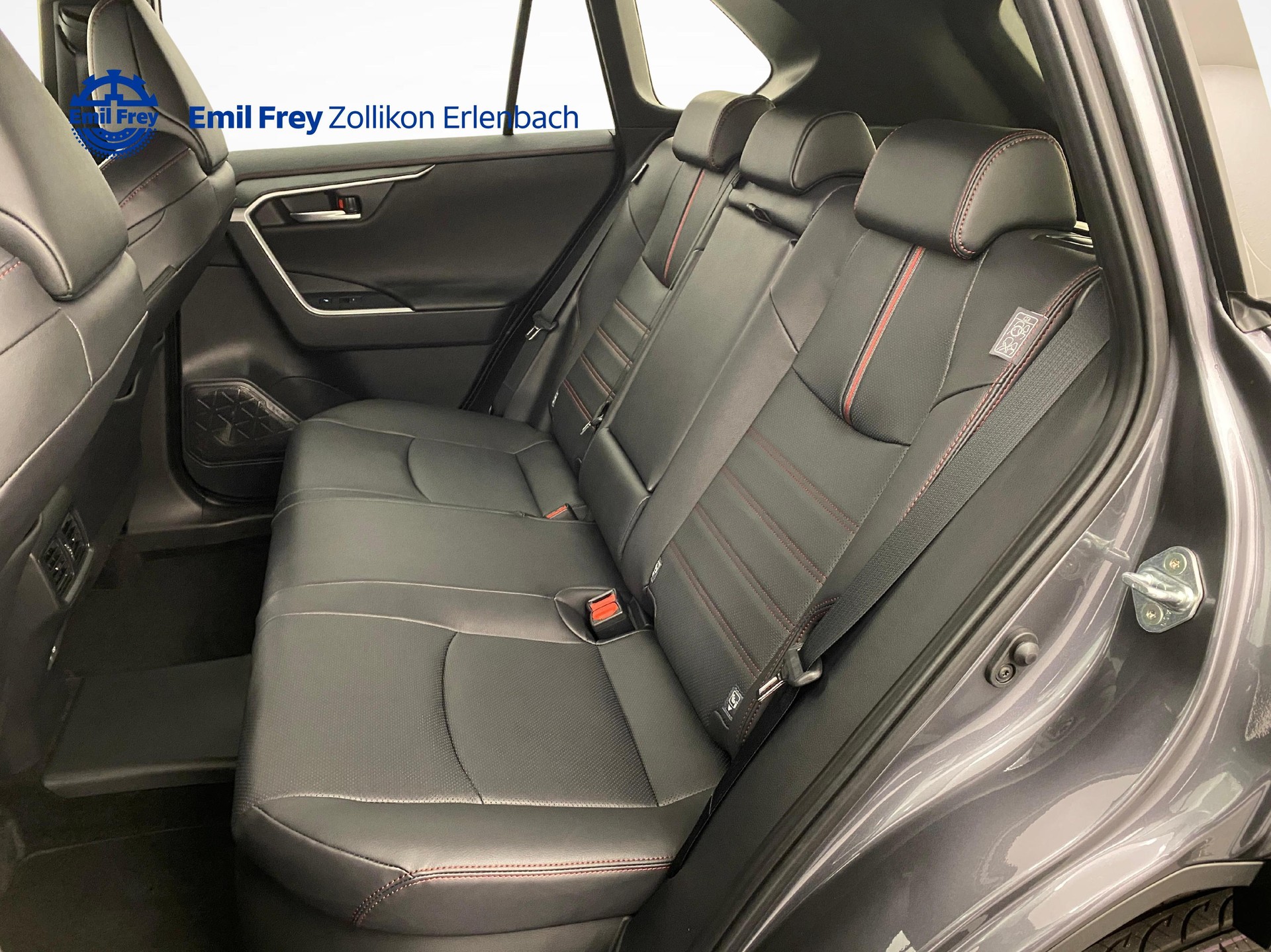 TOYOTA RAV4 2.5 Plug-In-Hybrid Platinum-image-5