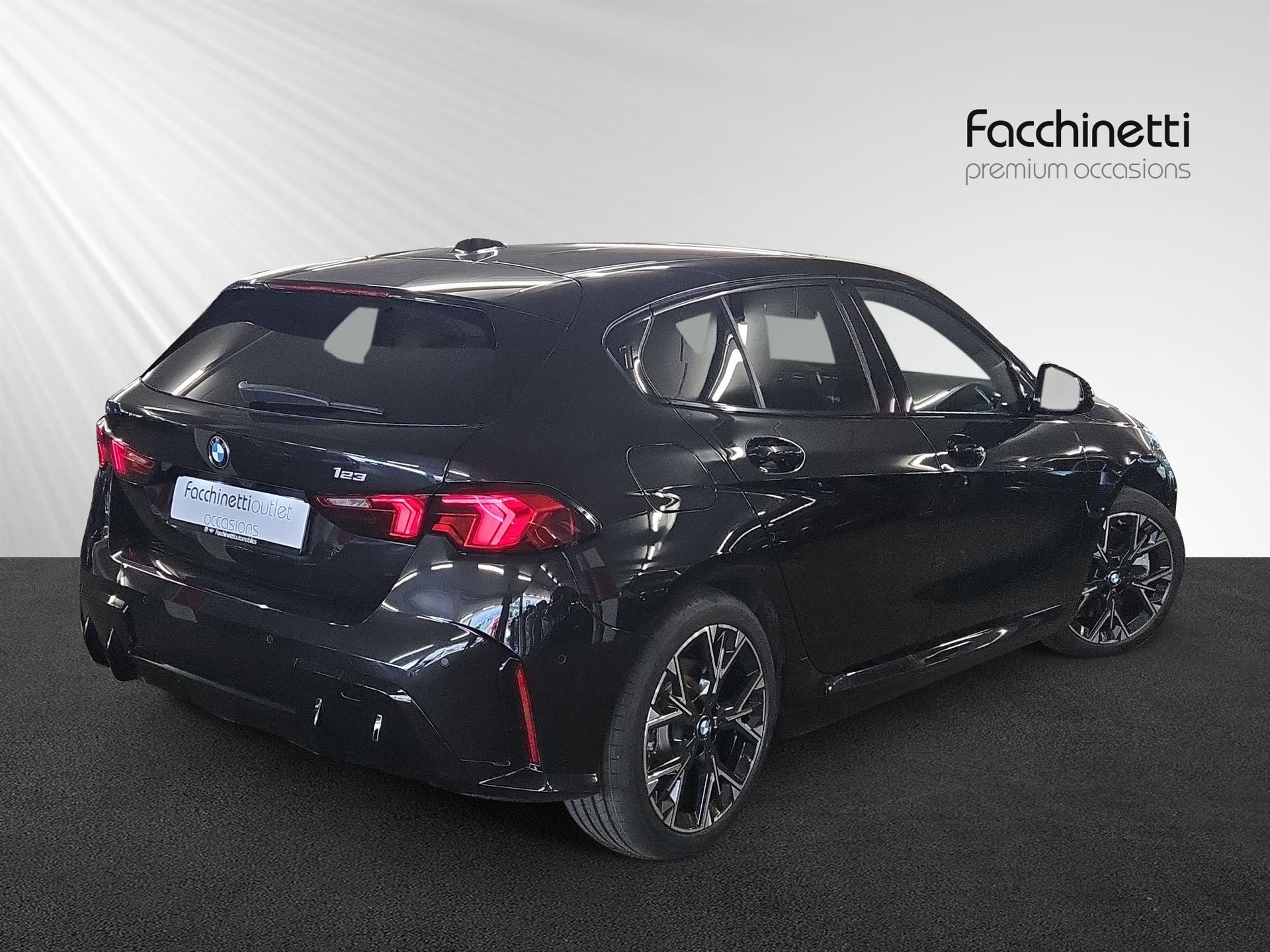 BMW 123 xDrive M Sport Steptronic-showroom-element-2