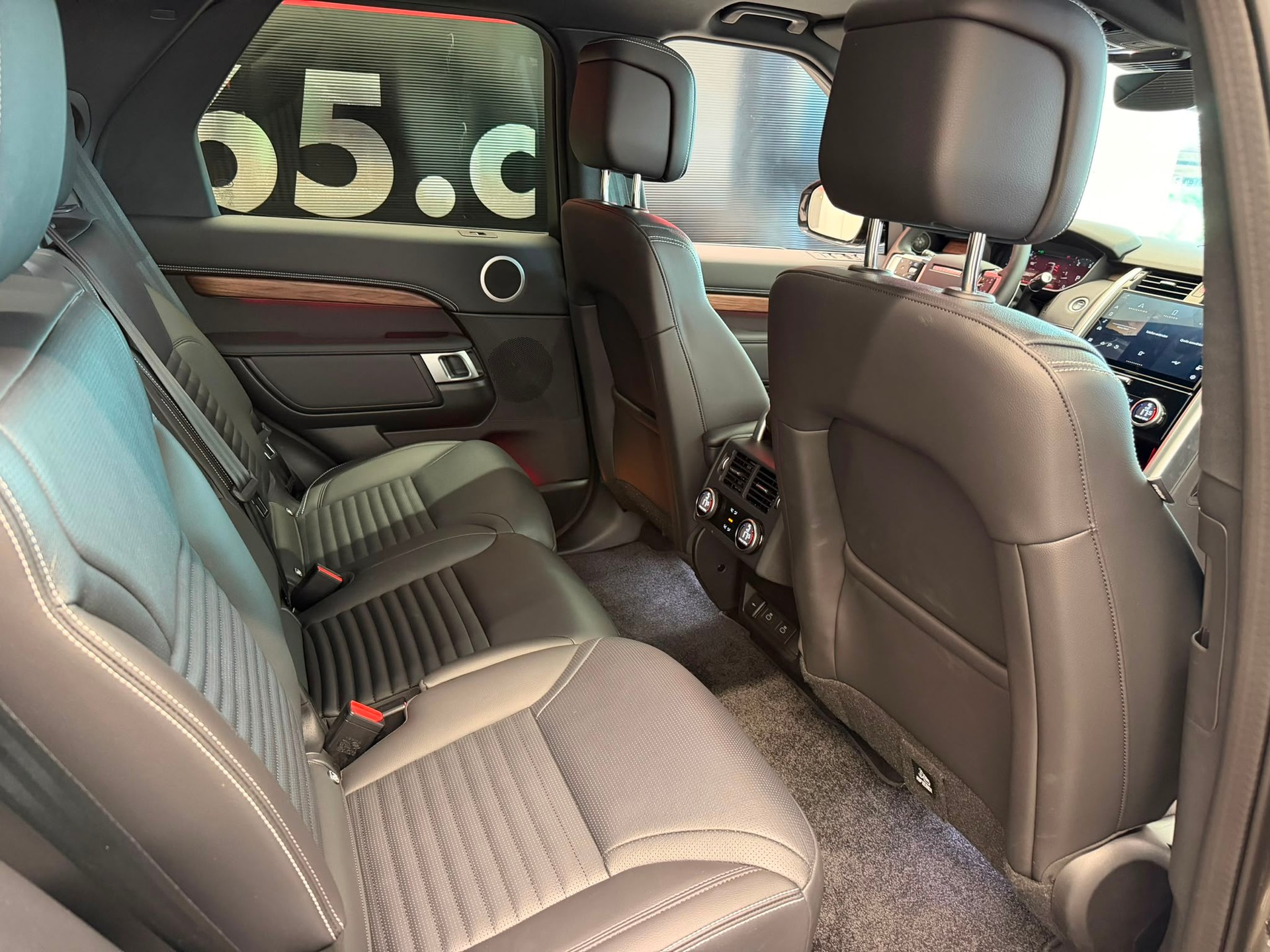 LAND ROVER Discovery 3.0D I6 350 Dynamic SE AWD Automatic-image-30