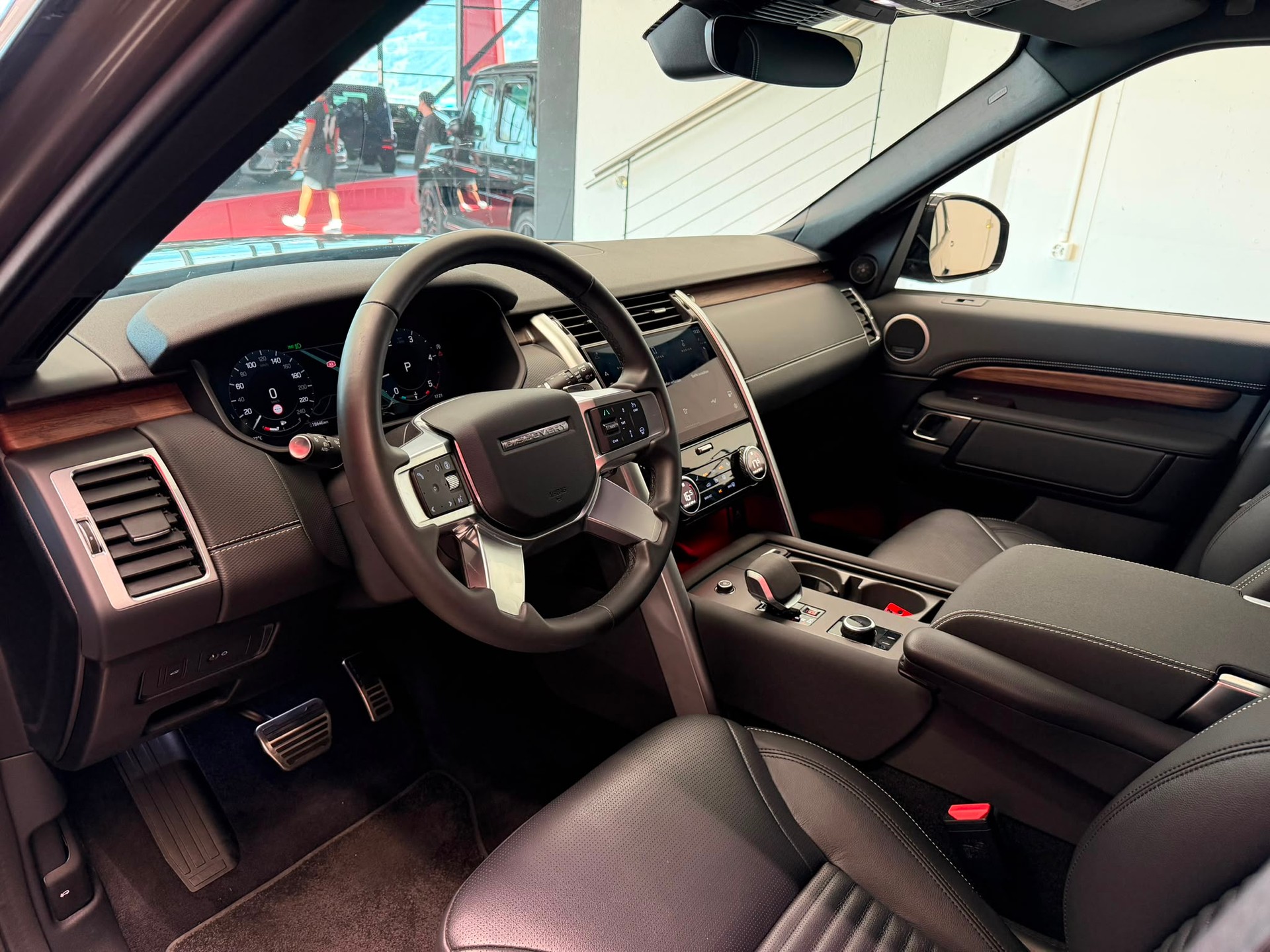 LAND ROVER Discovery 3.0D I6 350 Dynamic SE AWD Automatic-image-17