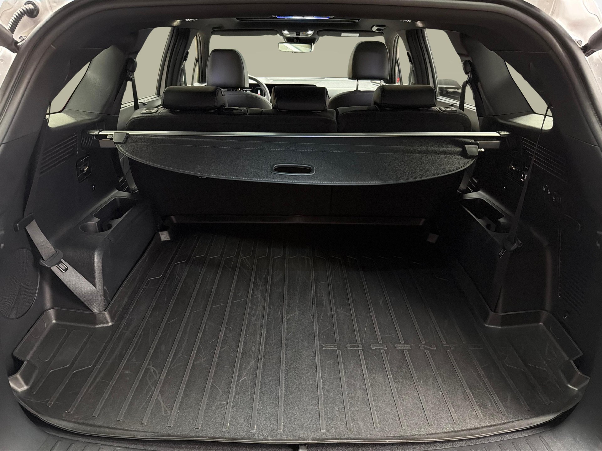 KIA Sorento 1.6 T-GDi Plug-in Hybrid Style 7P-image-11